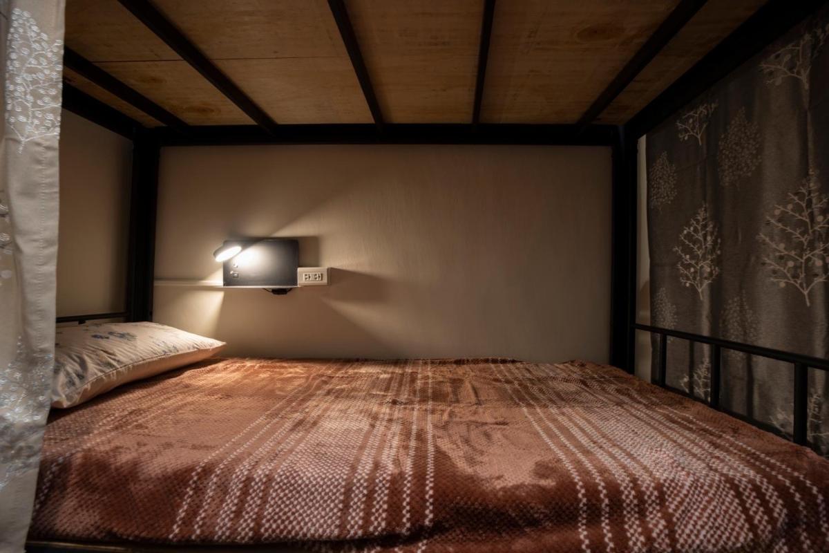 6-Bed Mixed Dormitory Room photo 3