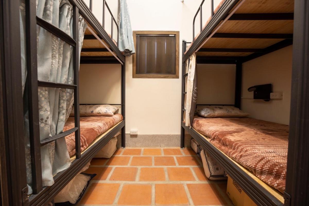 6-Bed Mixed Dormitory Room photo 1