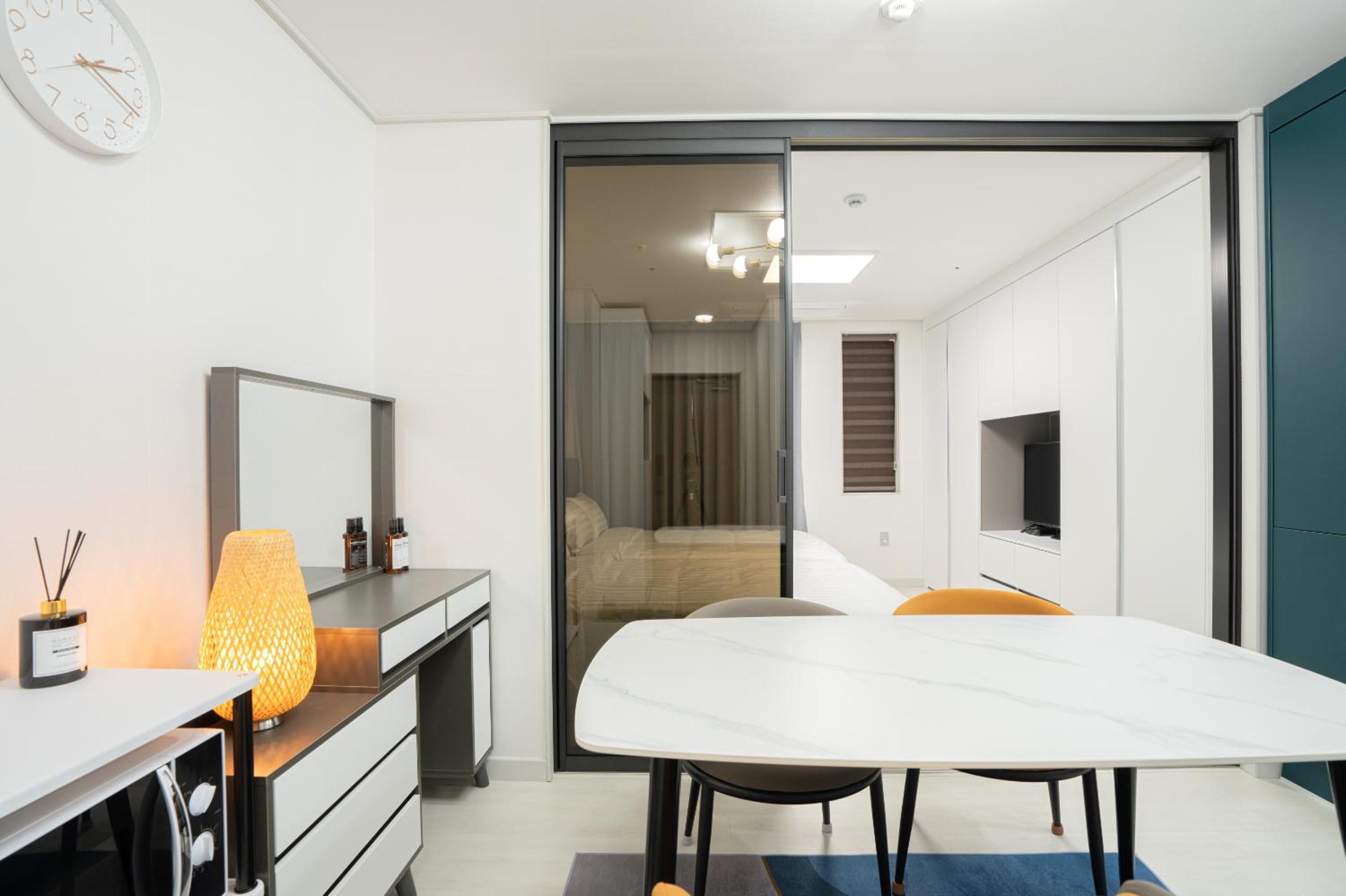 Double Room with Two Double Beds - Photo 2