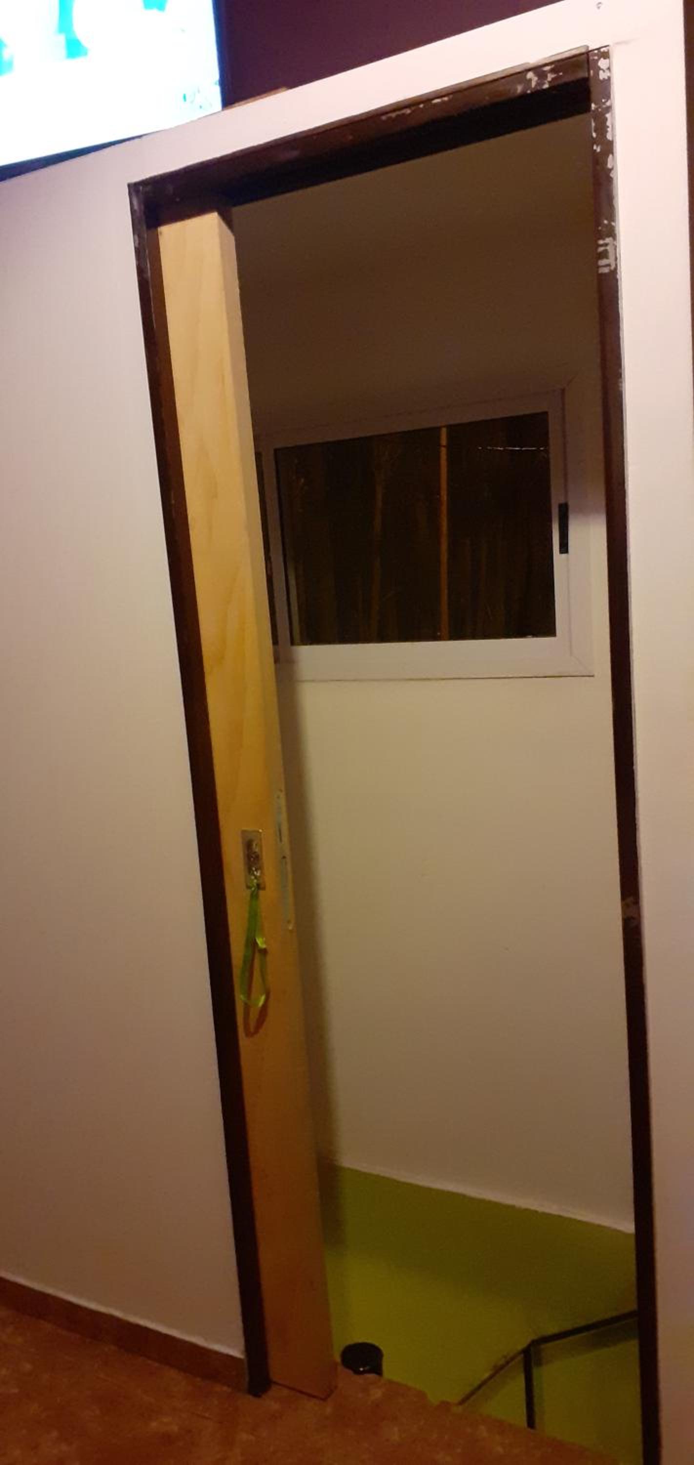 Family Room with Shared Bathroom photo 2