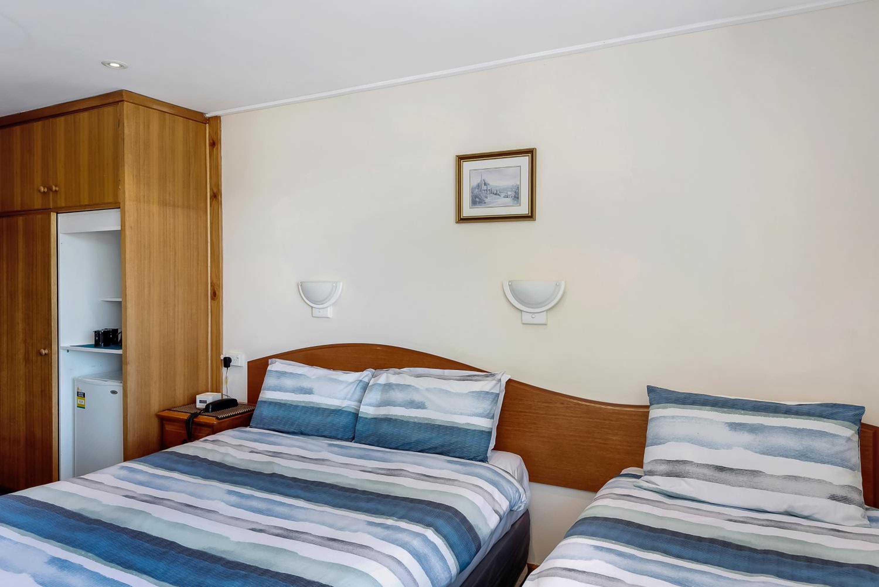 Twin Room with City View photo 2