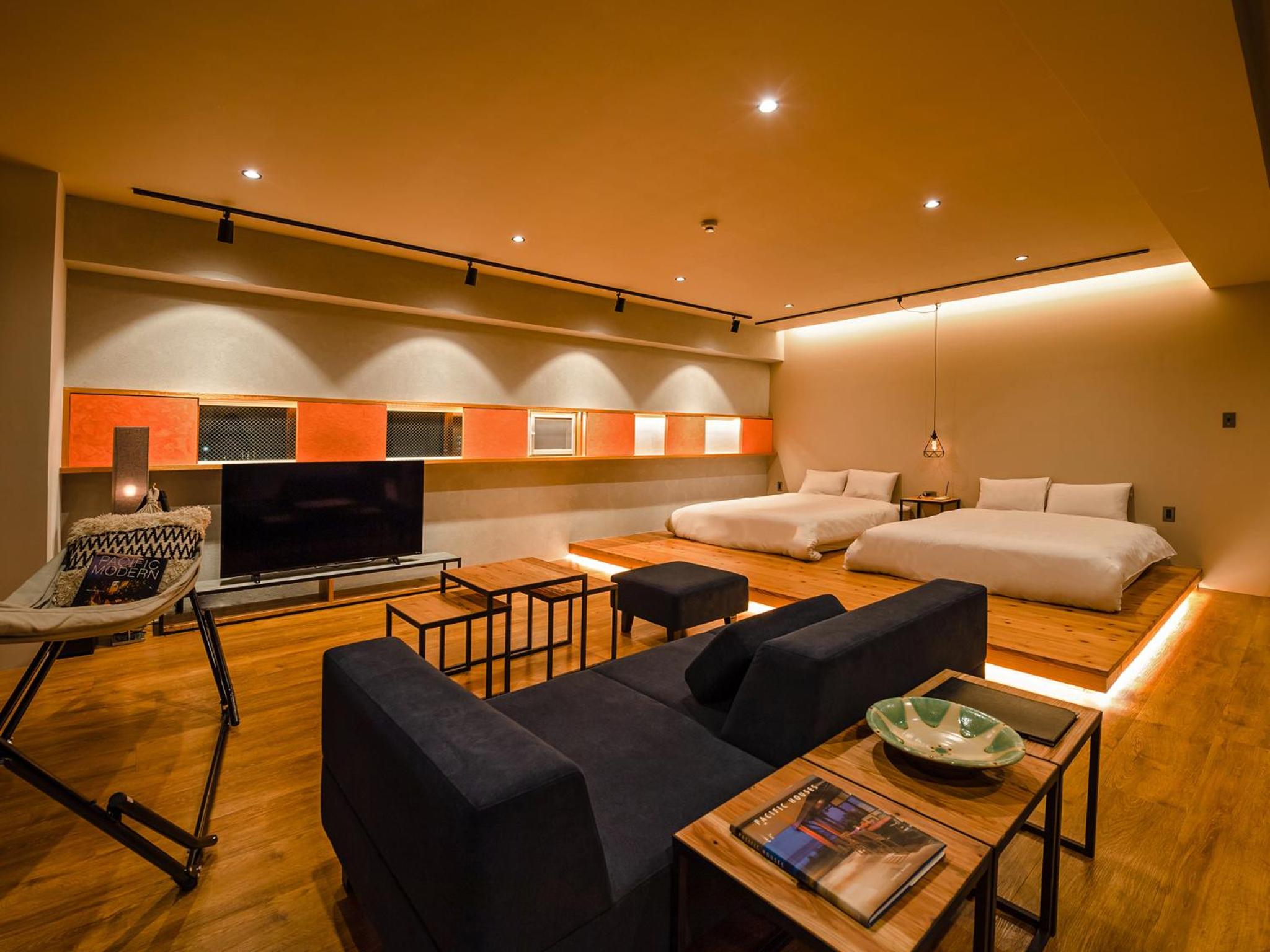 Superior Family Room - Photo 1
