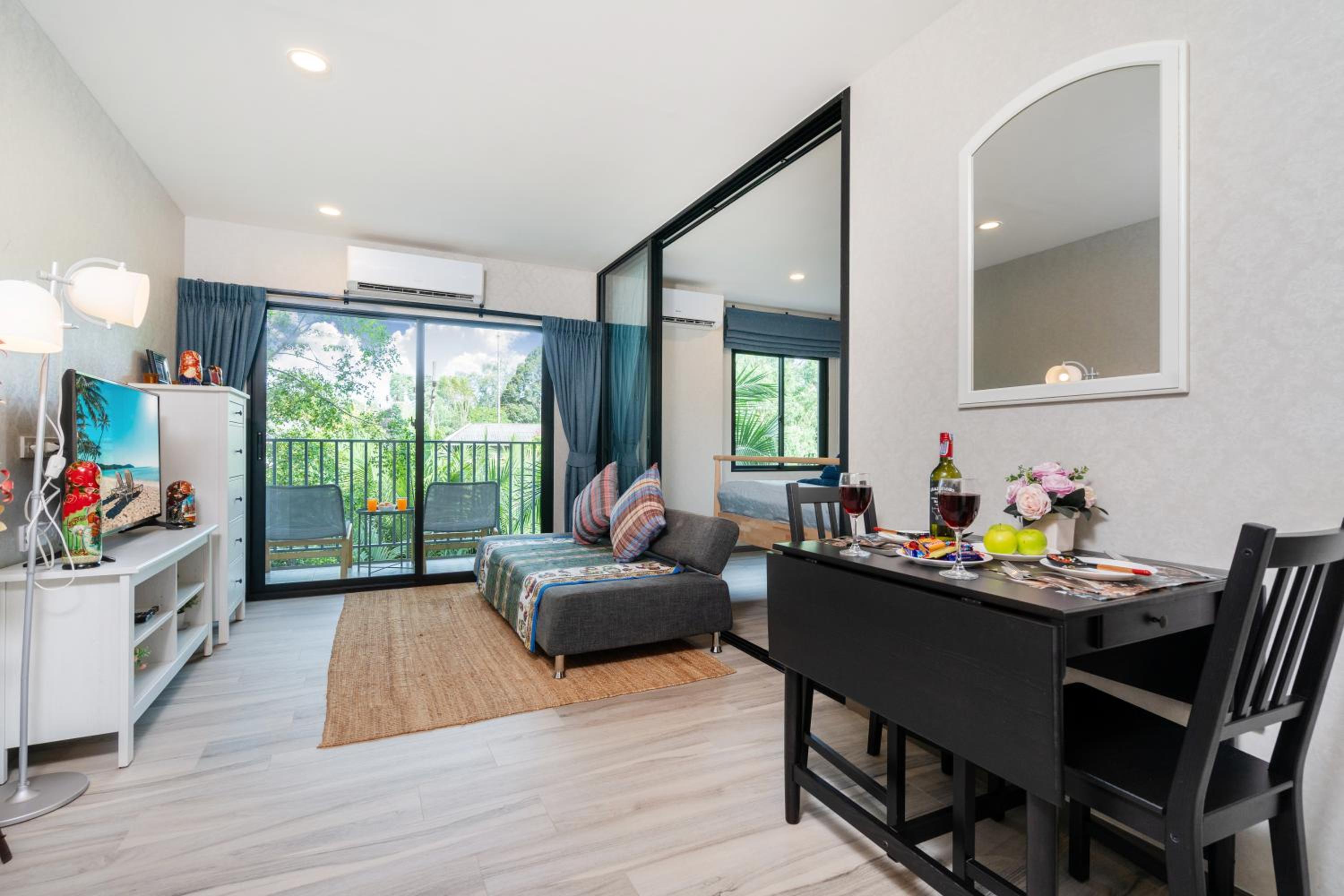 One-Bedroom Apartment with Balcony
