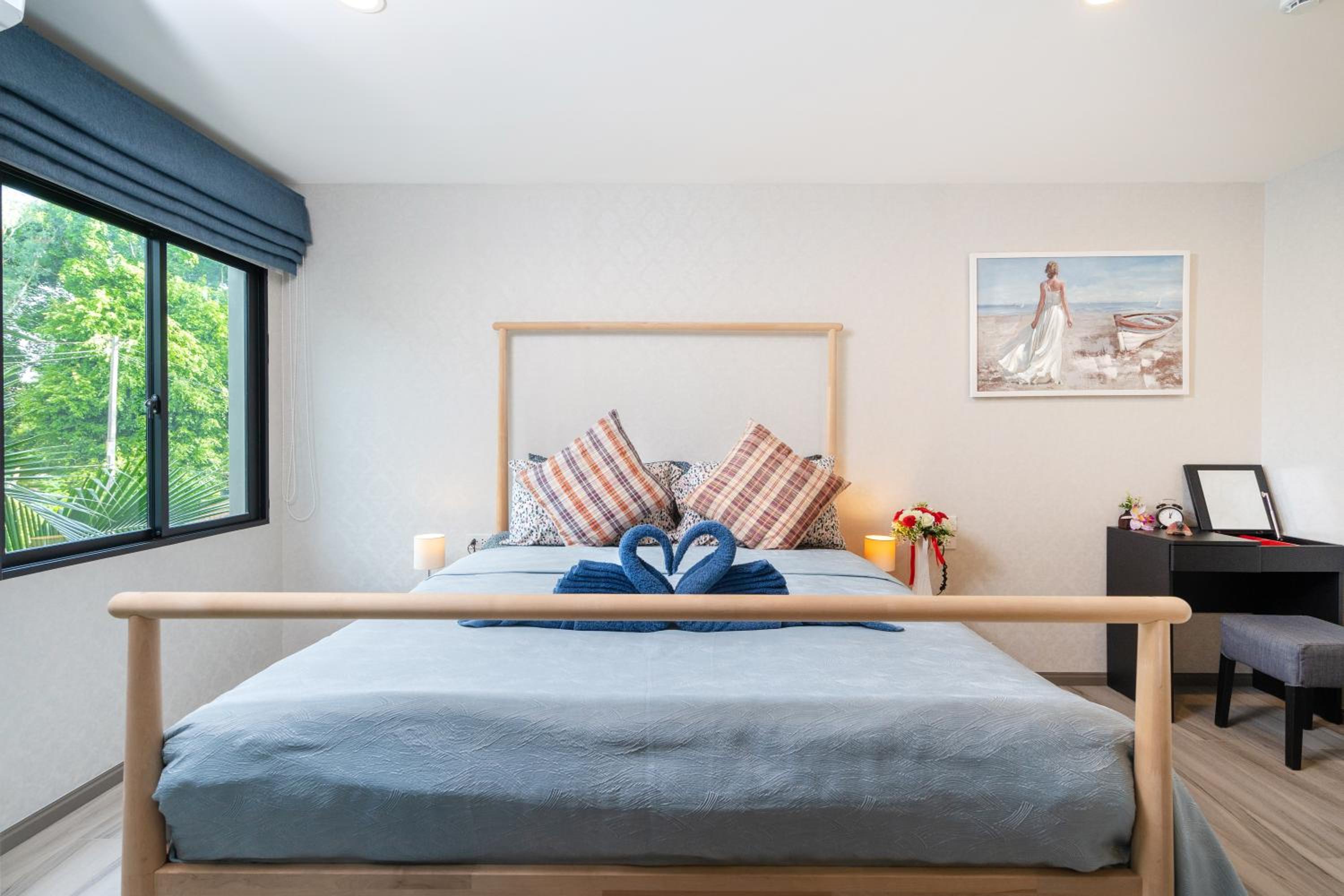 One-Bedroom Apartment with Balcony