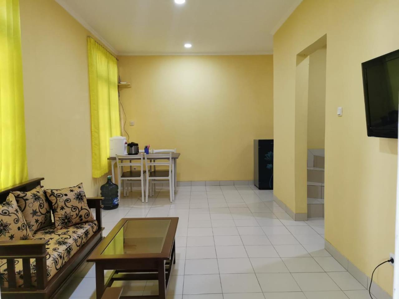 Villa - Photo 1