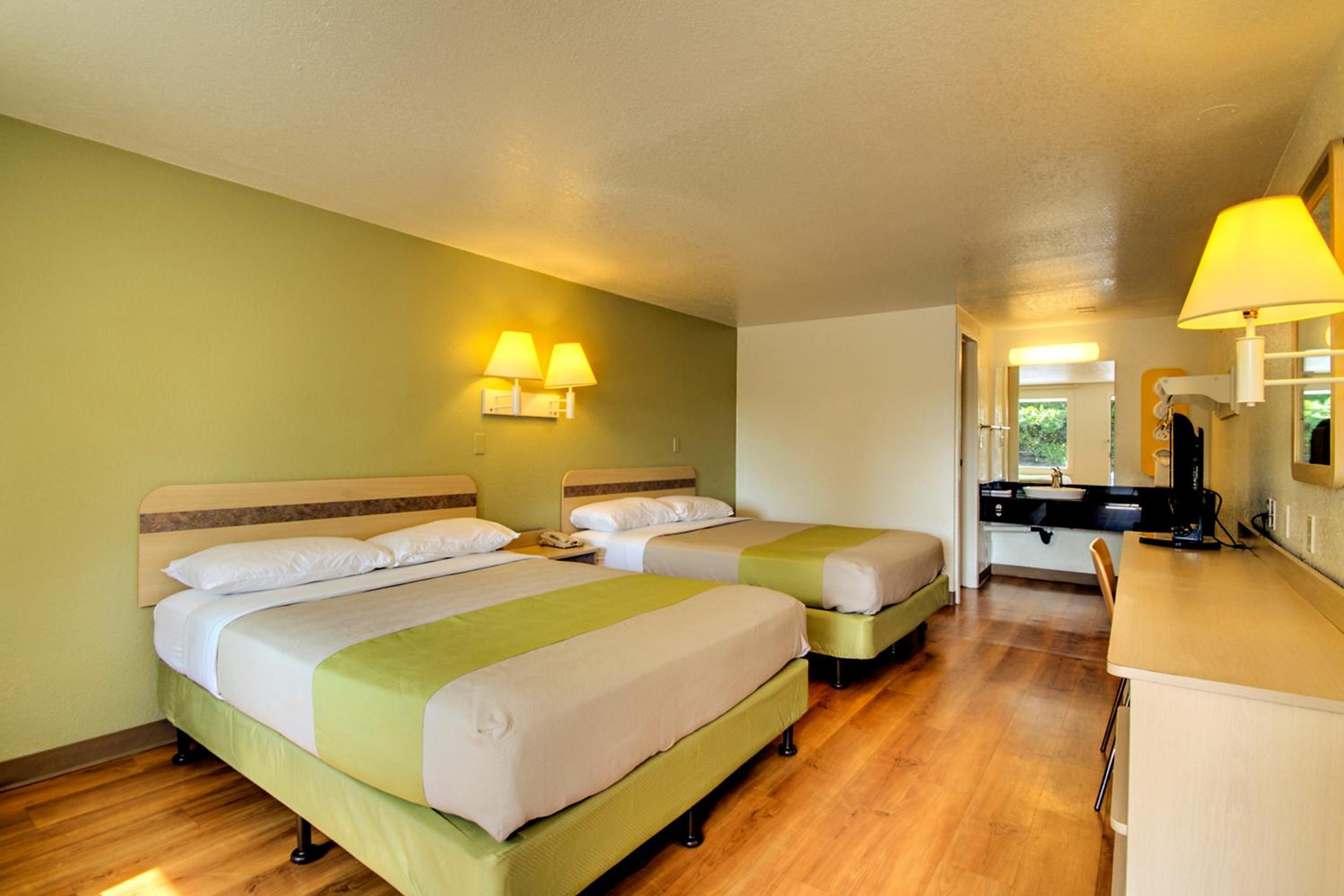 Double Room with Two Double Beds - Non-Smoking photo 2