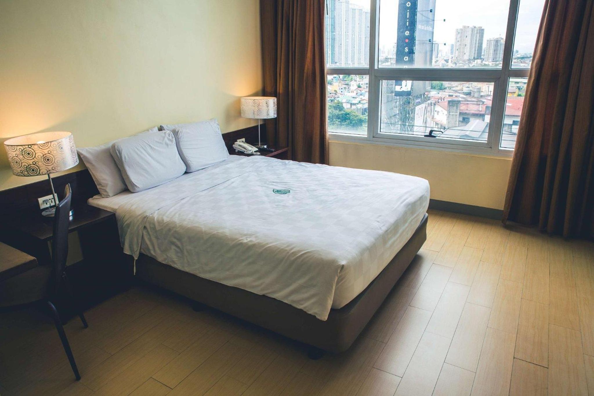 Standard Queen Room