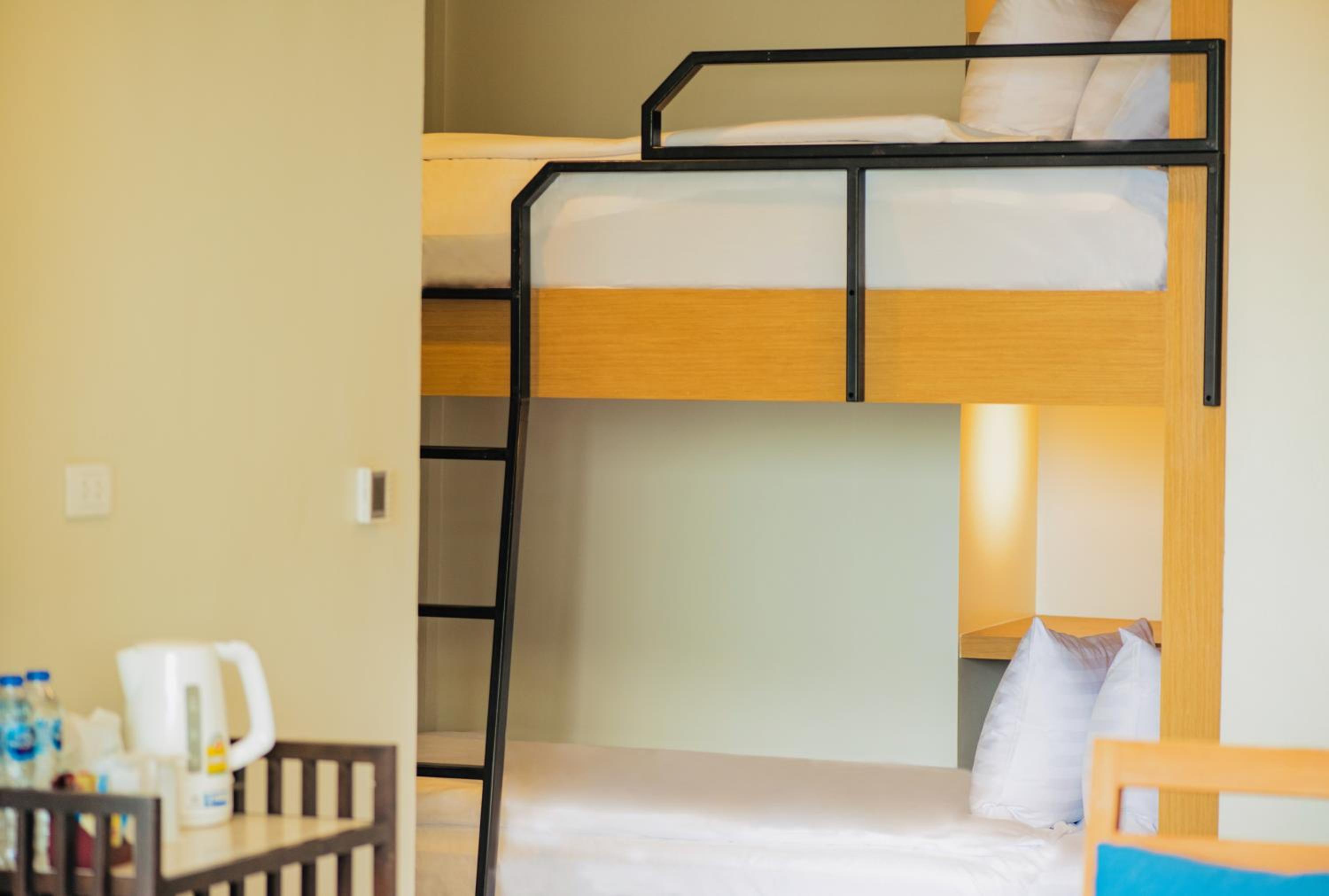 Kids' Suite with Pool View photo 2