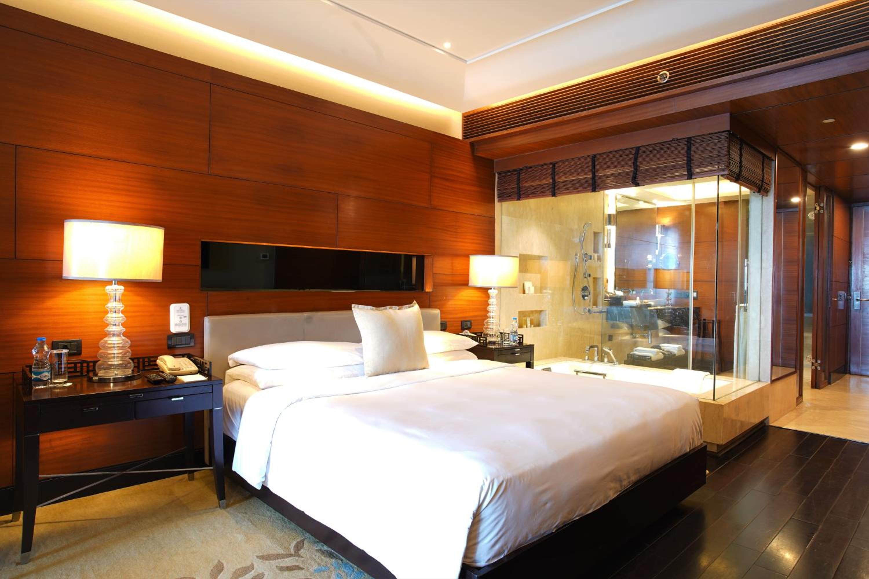 Deluxe King Room photo 2