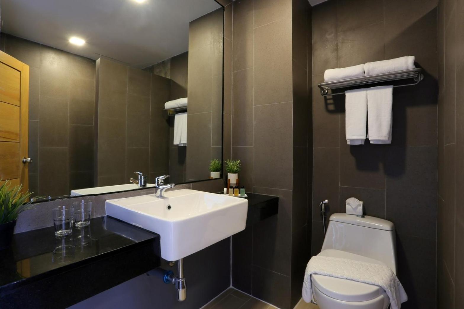 Basic Double Room or Twin Room with Balcony - Photo 4