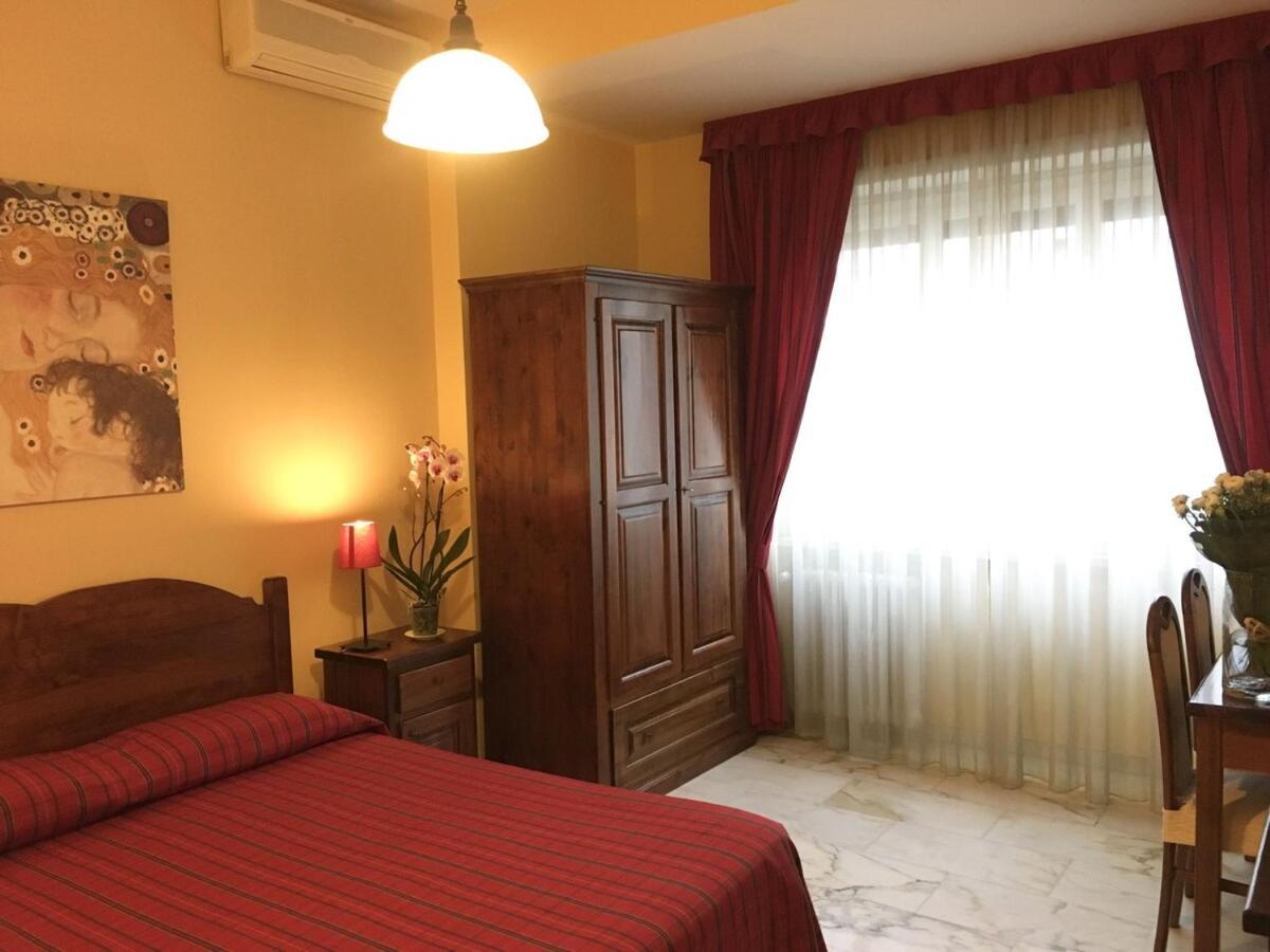 Double Room with Private Bathroom photo 3