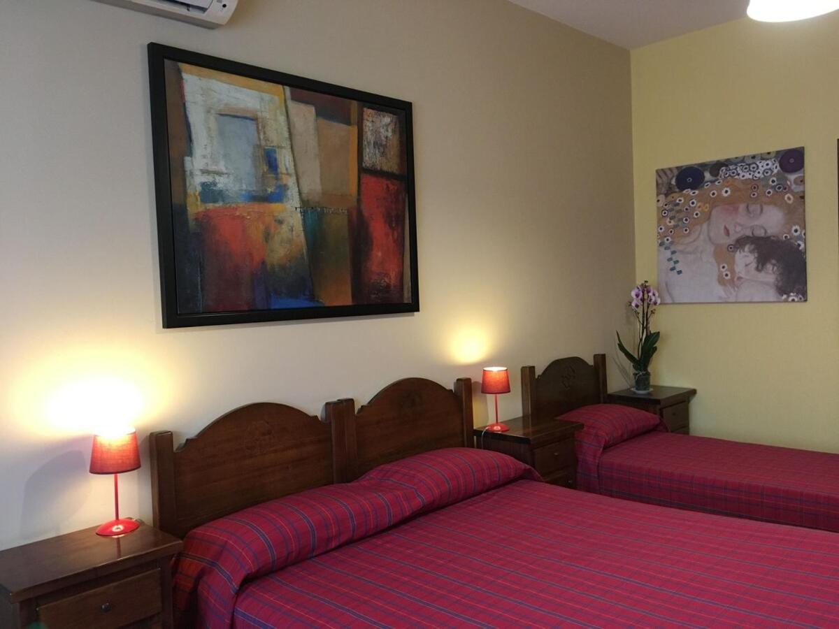 Quadruple Room with Private Bathroom photo 3