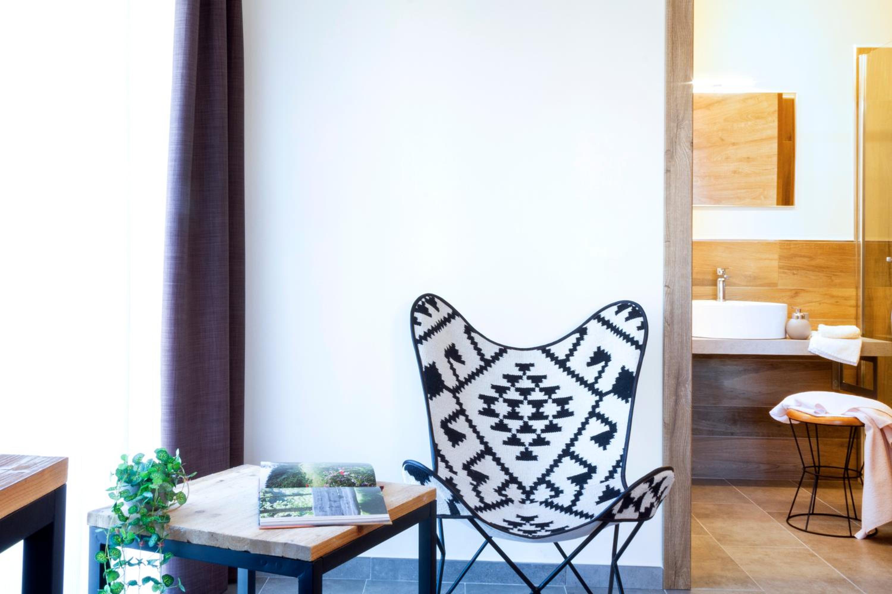 Double or Twin Room with Mountain View photo 3