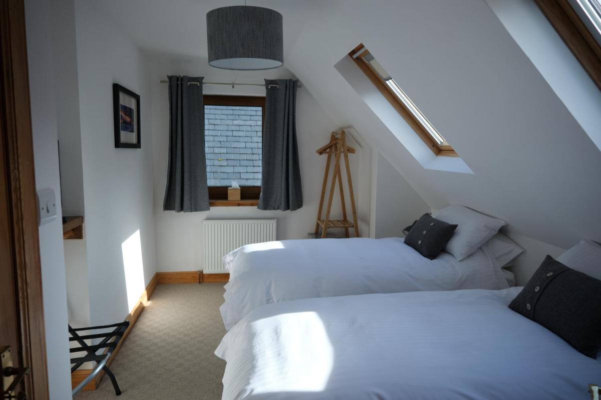 Superior Double or Twin Room with Lake View photo 2