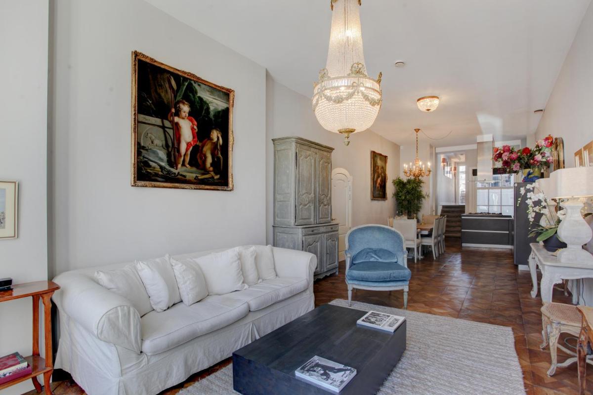 Luxury Two-Bedroom Apartment with Canal View photo 3