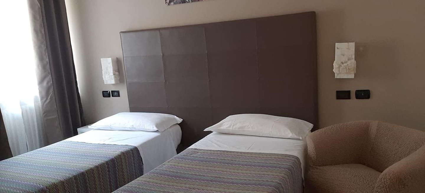 Double or Twin Room with Private Bathroom photo 2