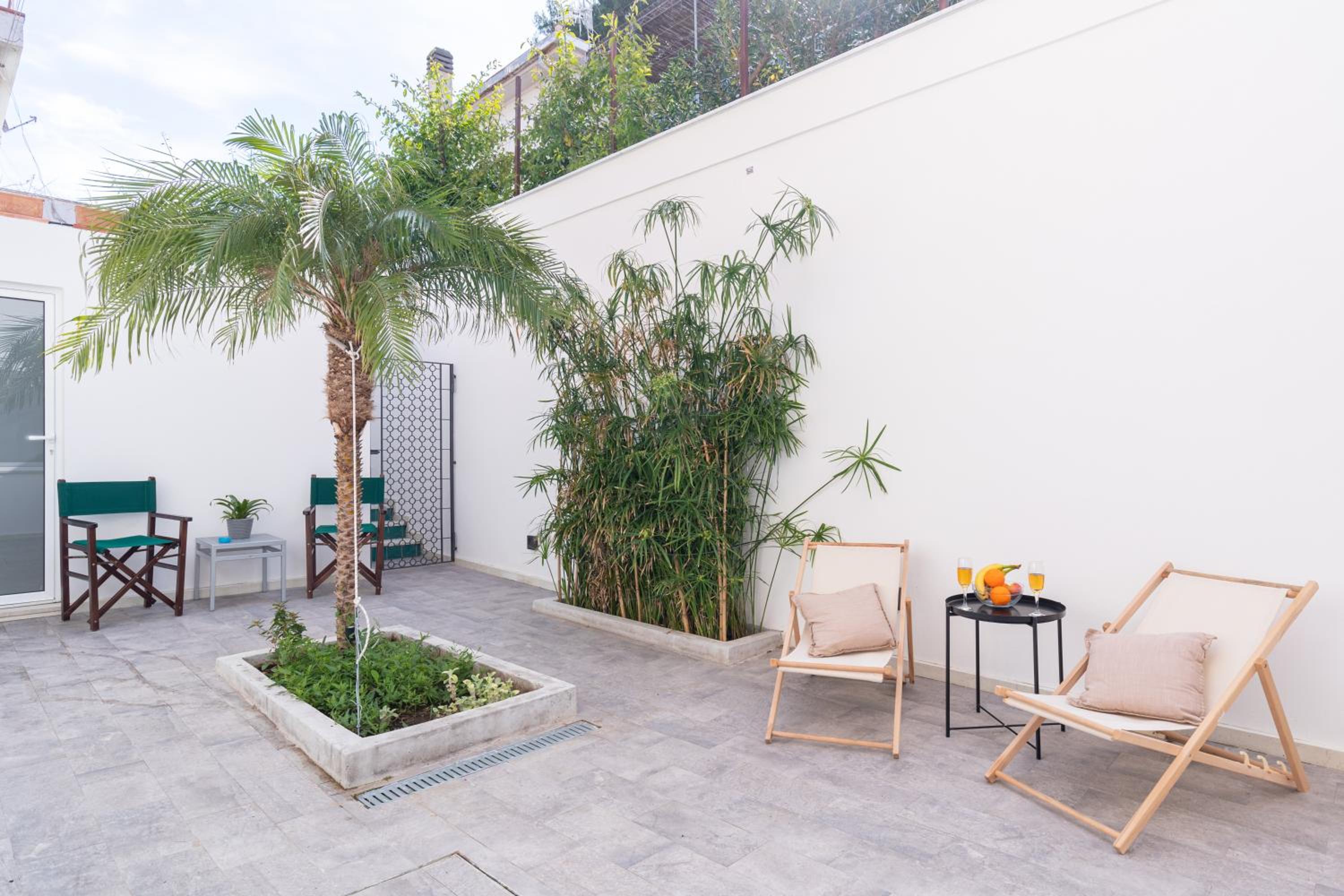 Apartment with Garden View