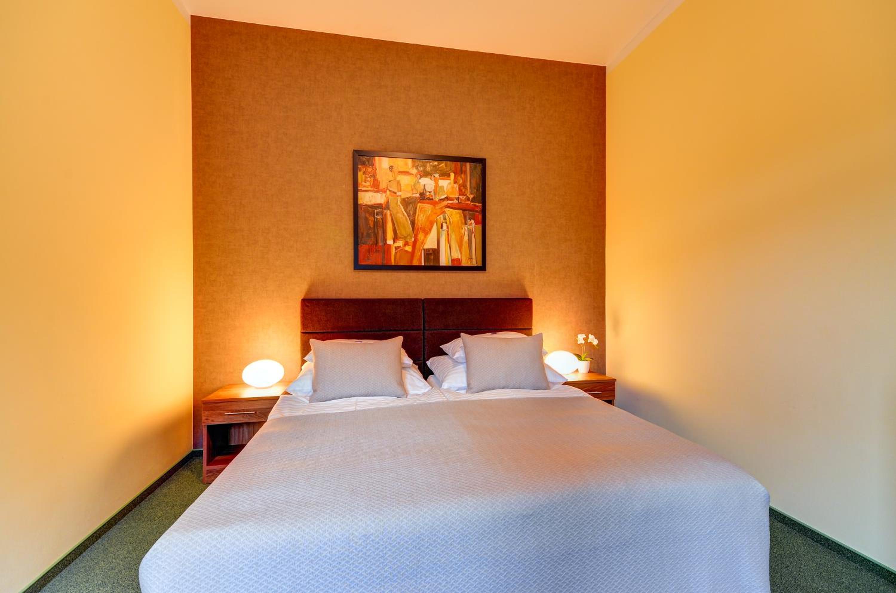 Double or Twin Room - Photo 5