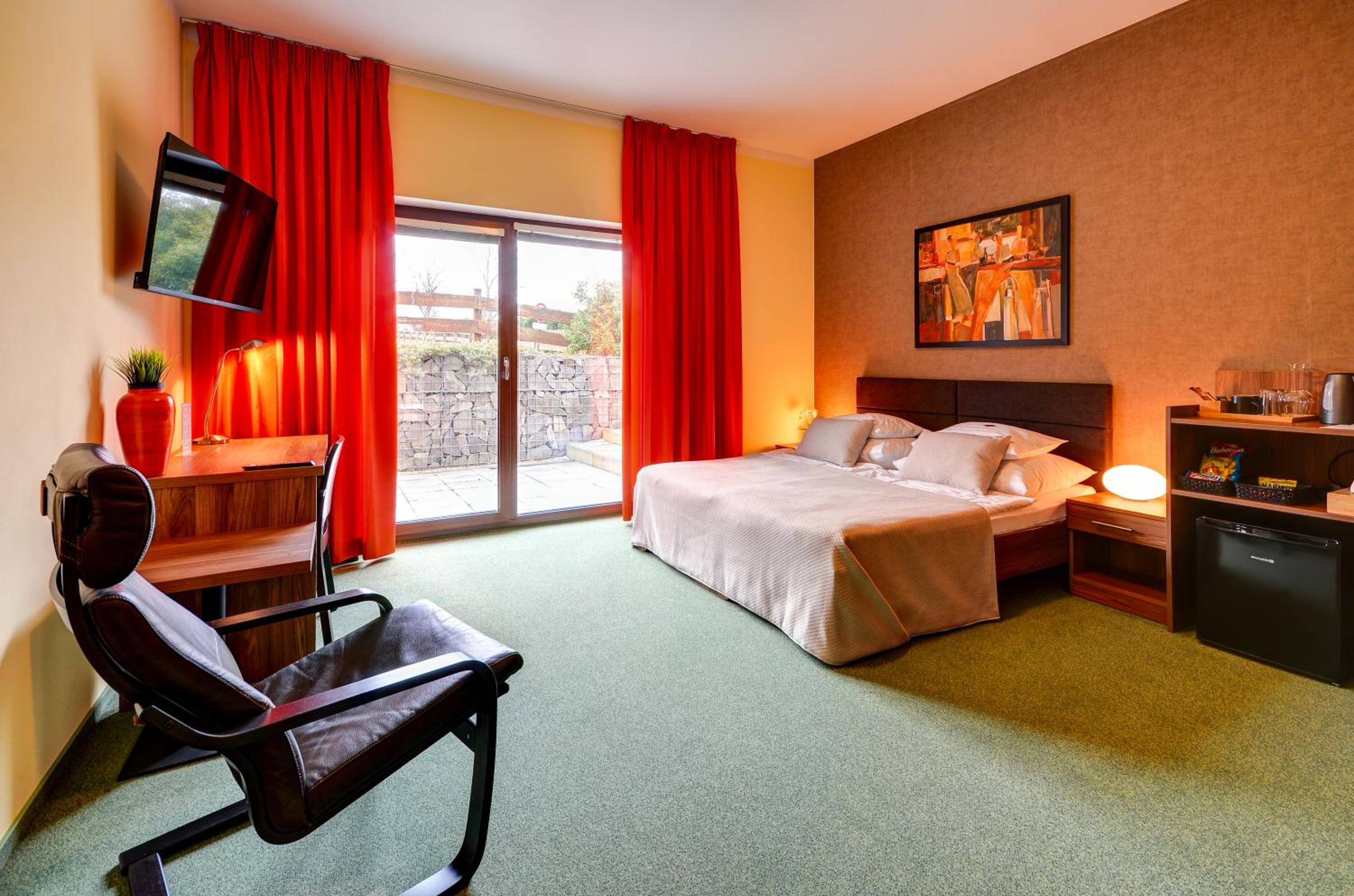 Double or Twin Room - Photo 10