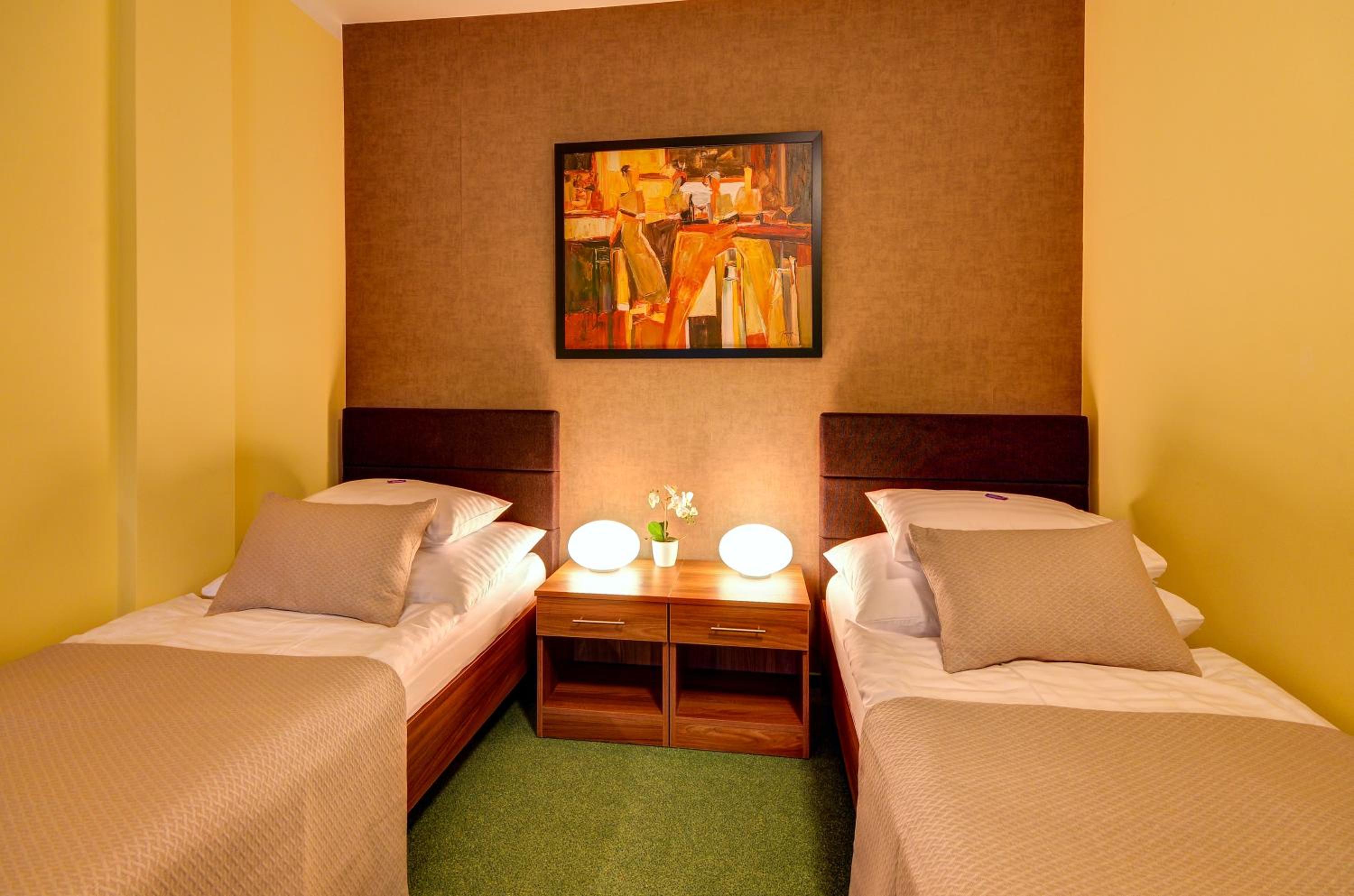 Double or Twin Room - Photo 6
