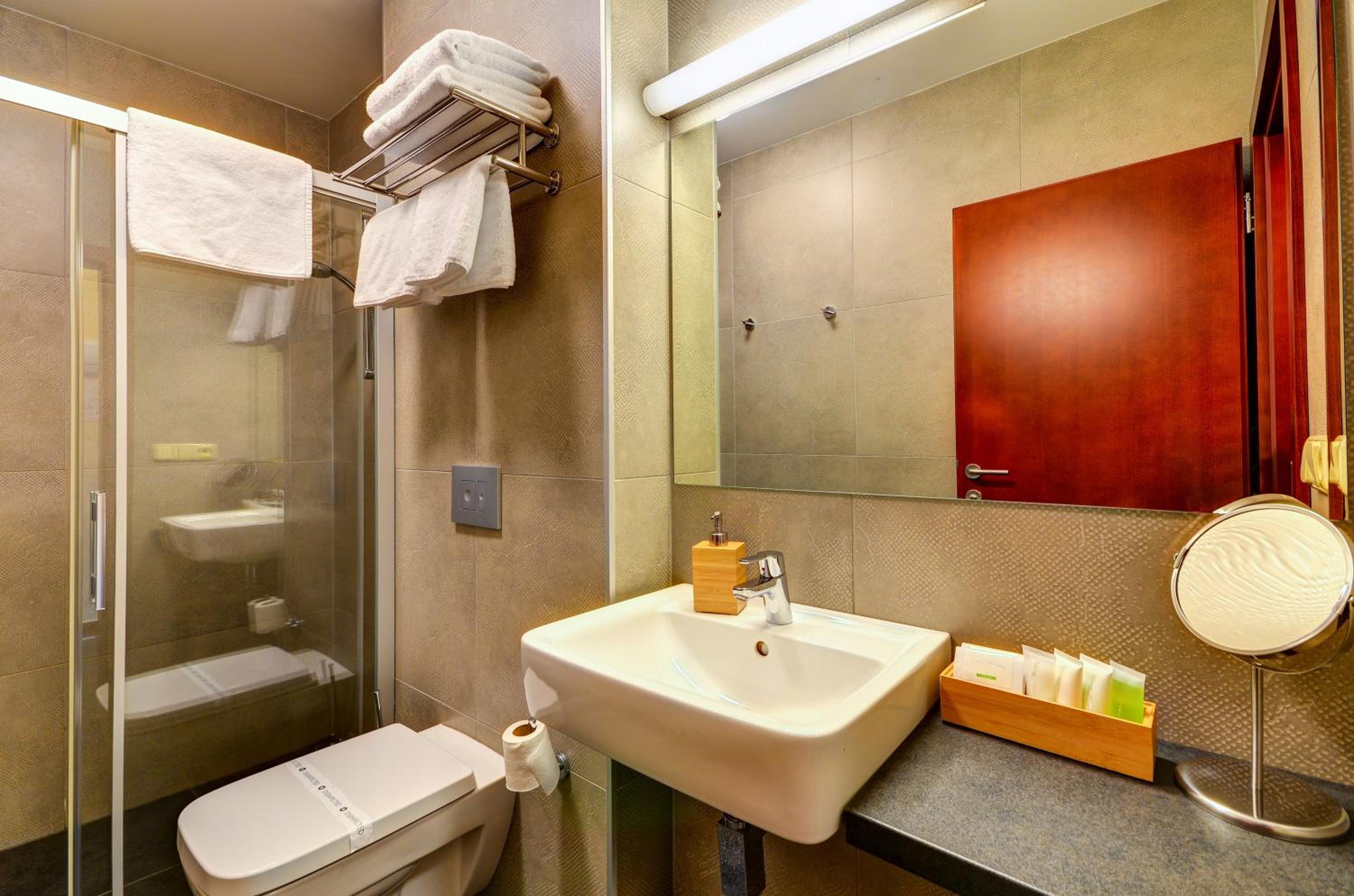 Double or Twin Room - Photo 9