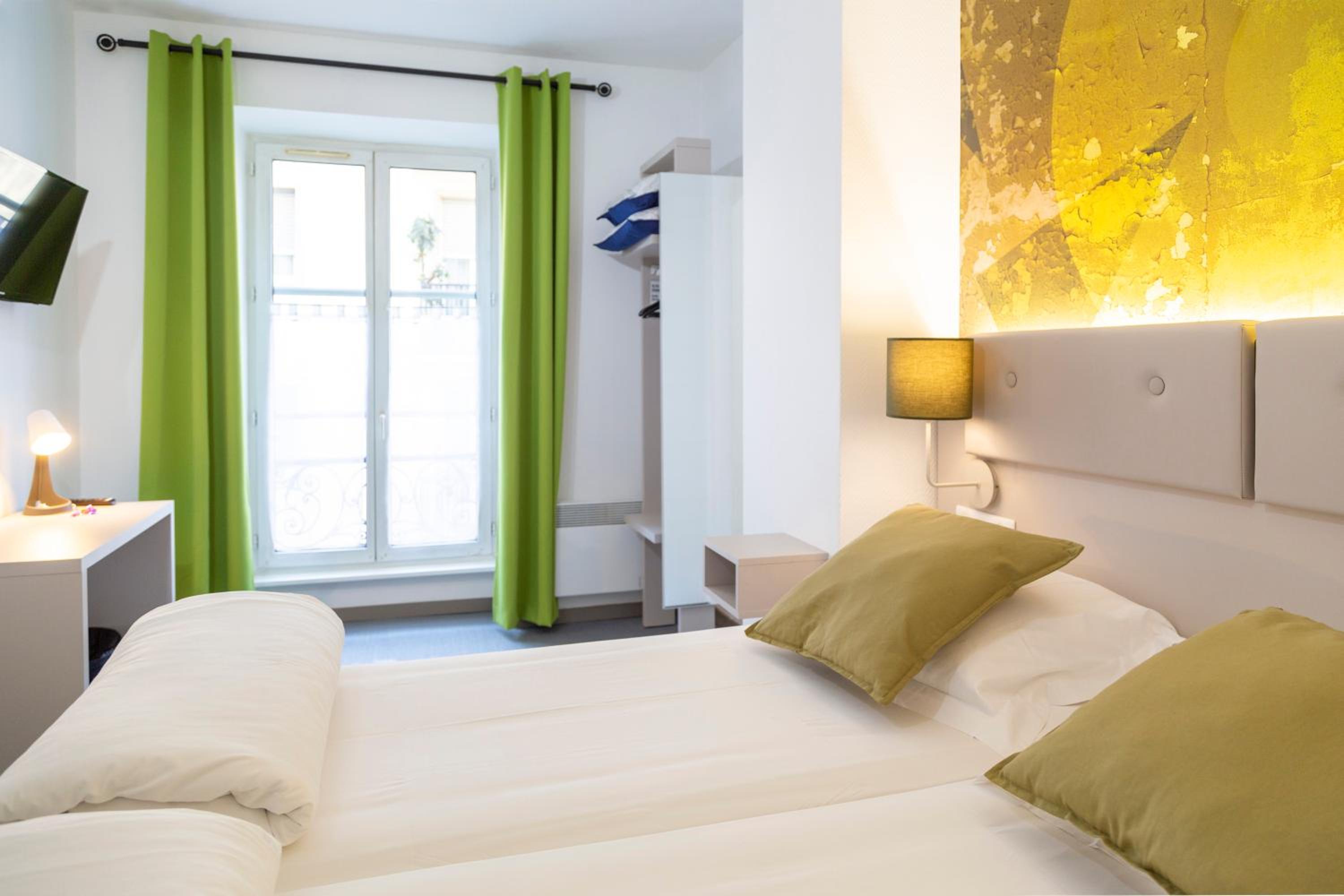 Standard Twin Room - Photo 1