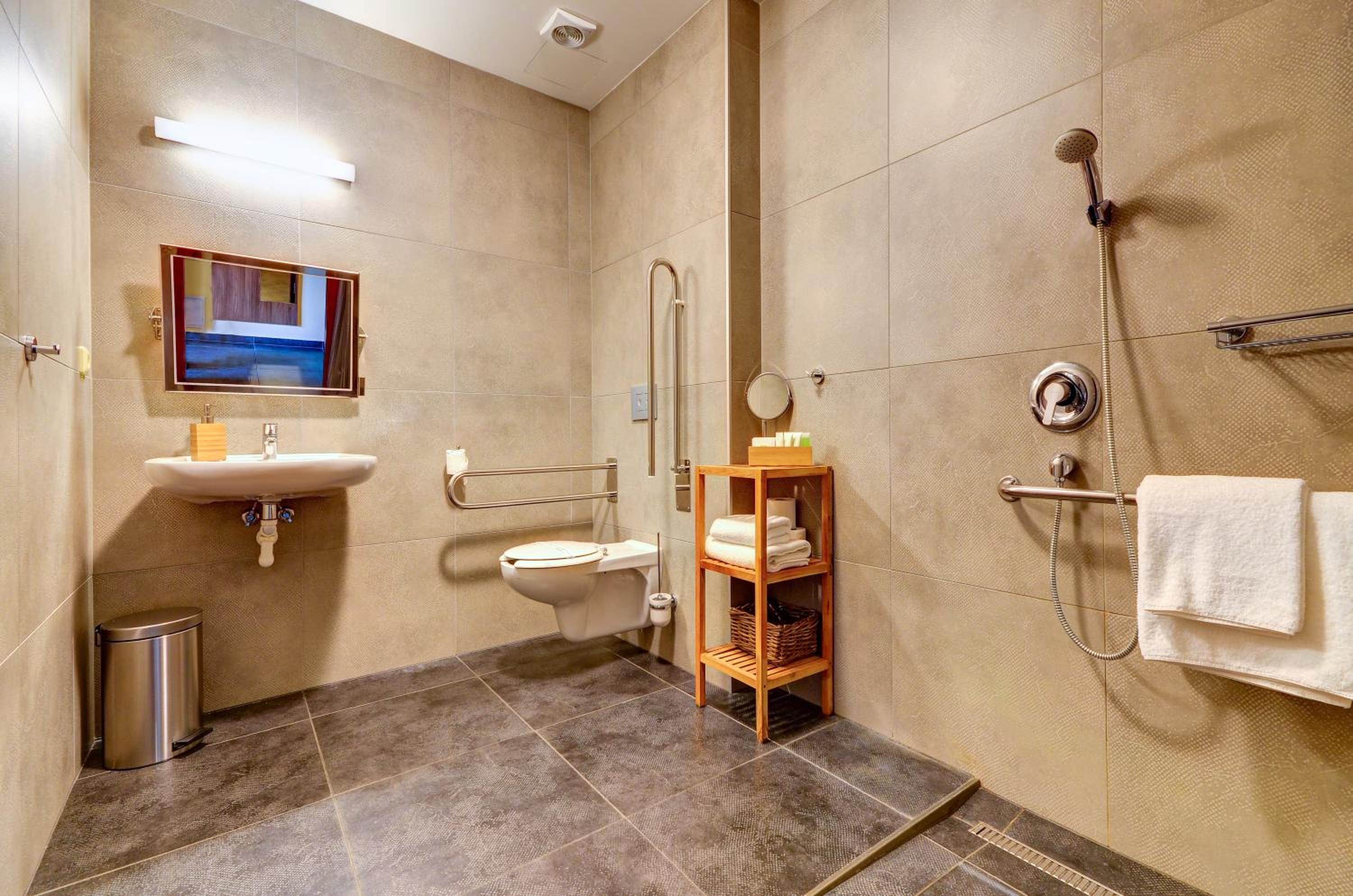 Twin Room - Disability Access - Photo 7