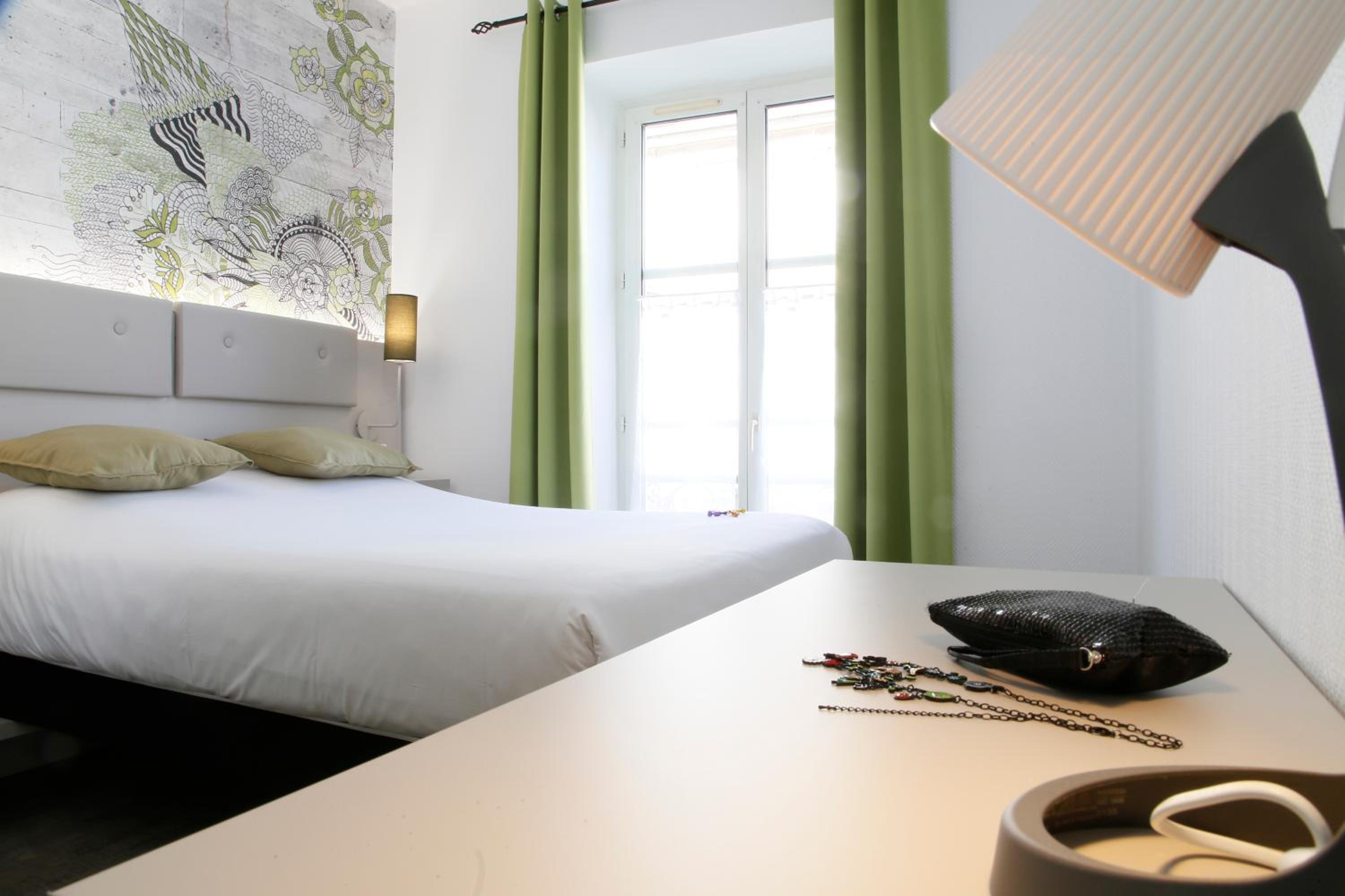Standard Double Room - Photo 13