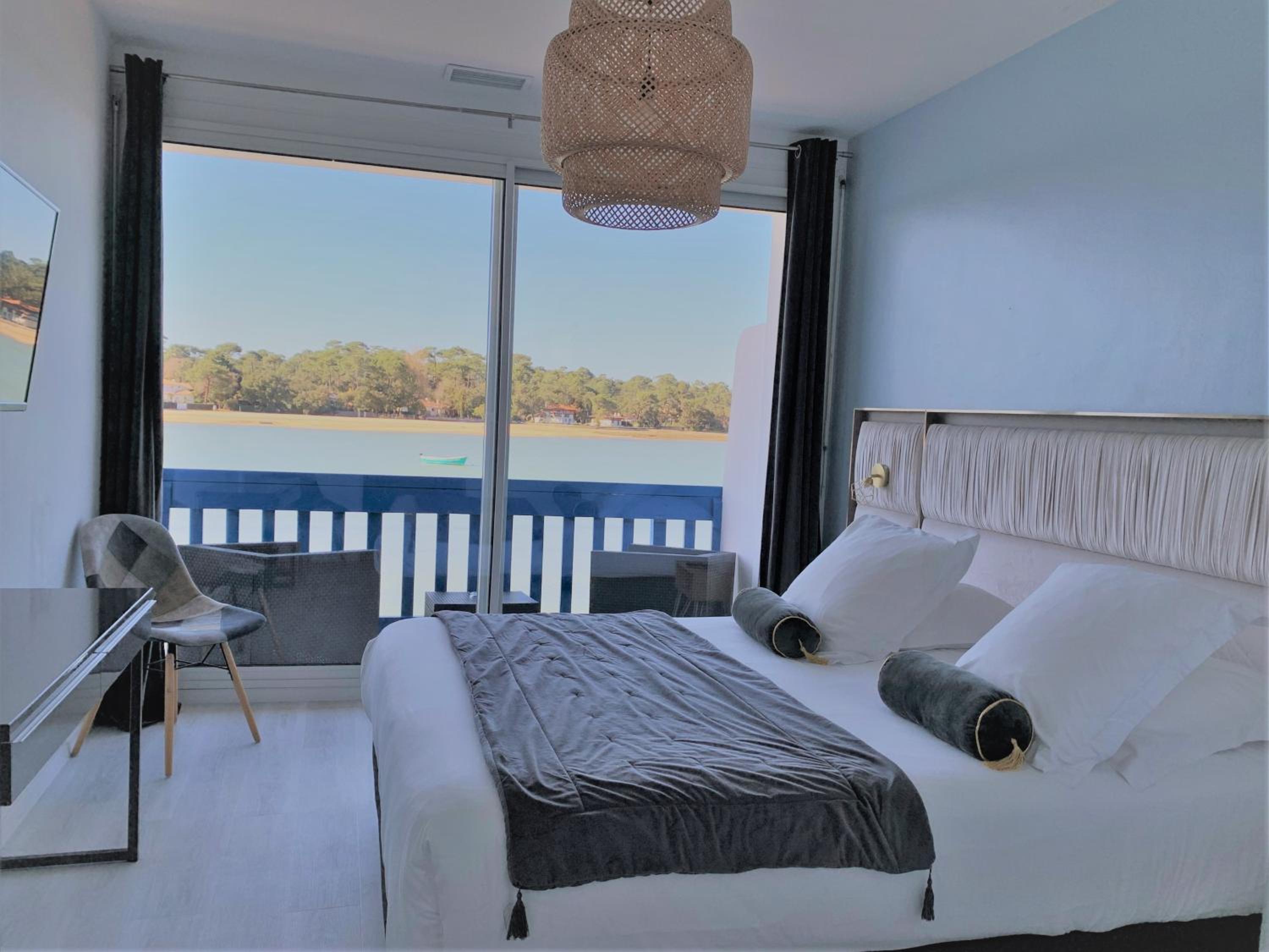 Superior Double Room with Lake View - Photo 1