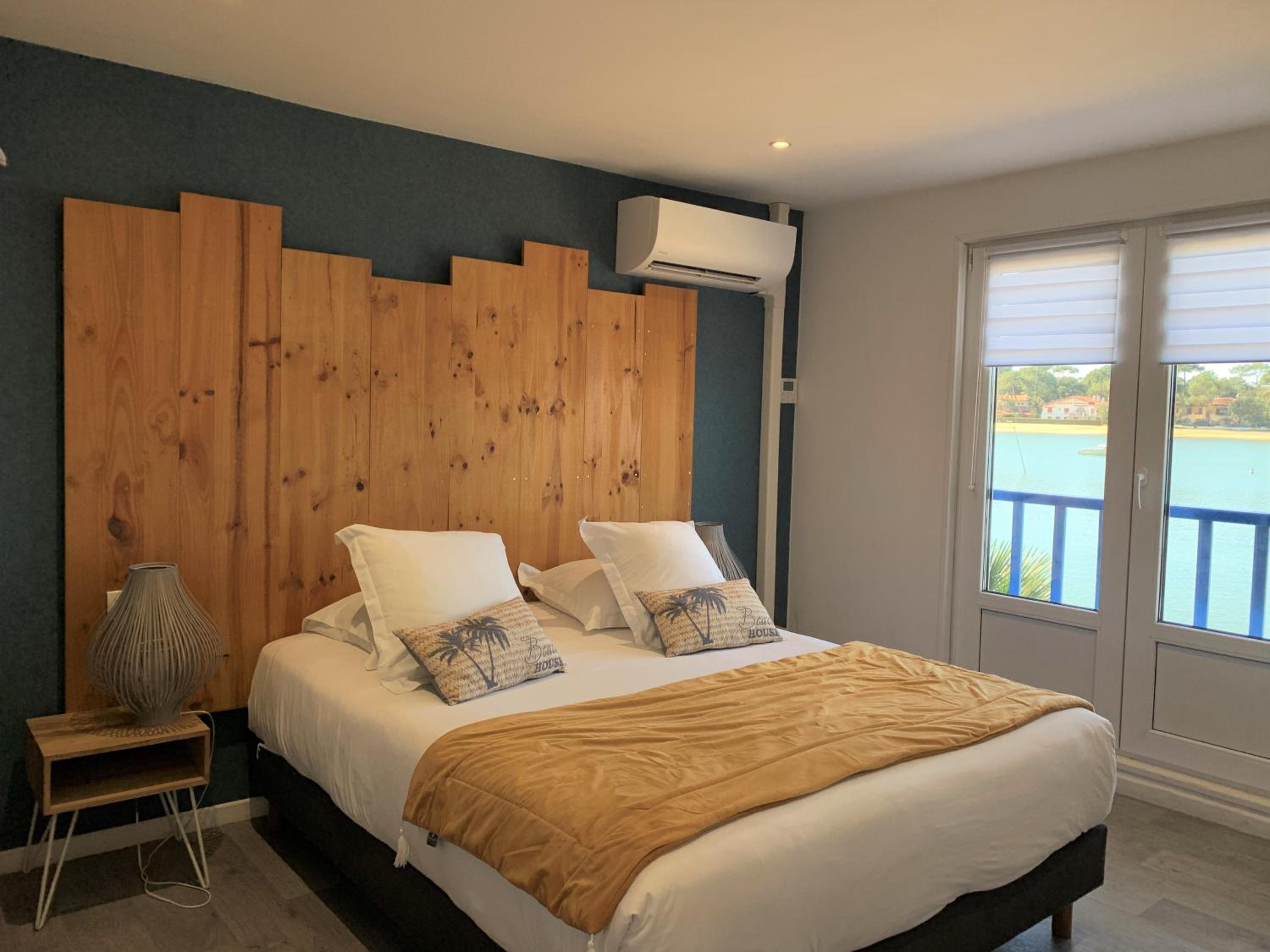 Premium Double Room With Lake View - Photo 5