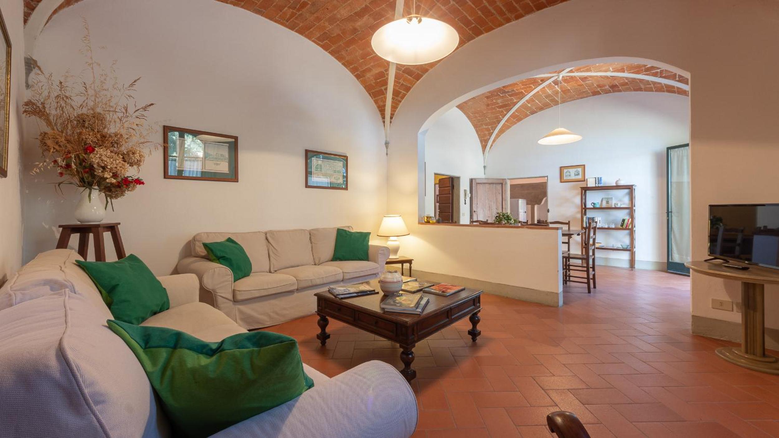 Four-Bedroom Apartment with Patio - Split Level photo 1