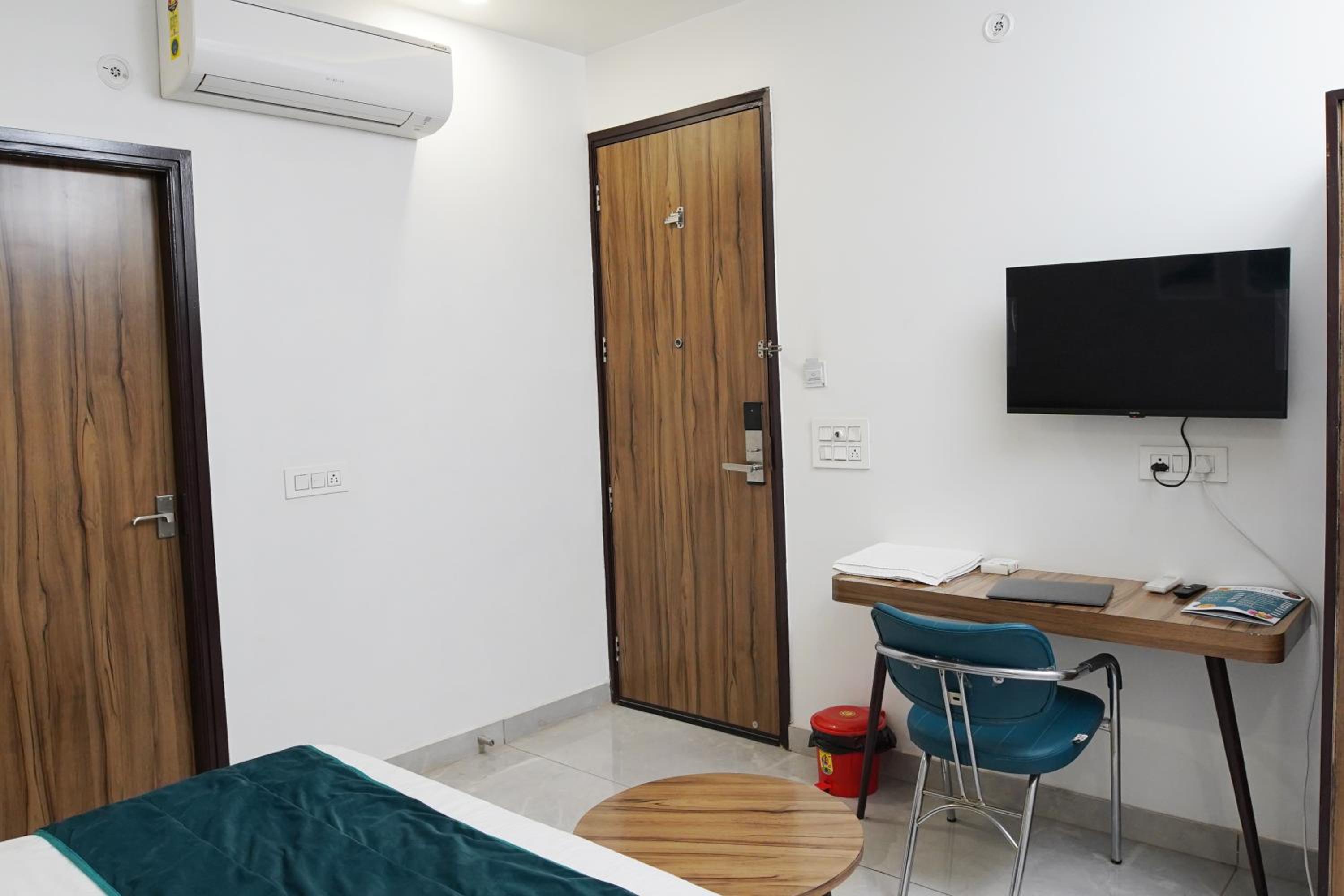 Budget Double Room - Photo 6