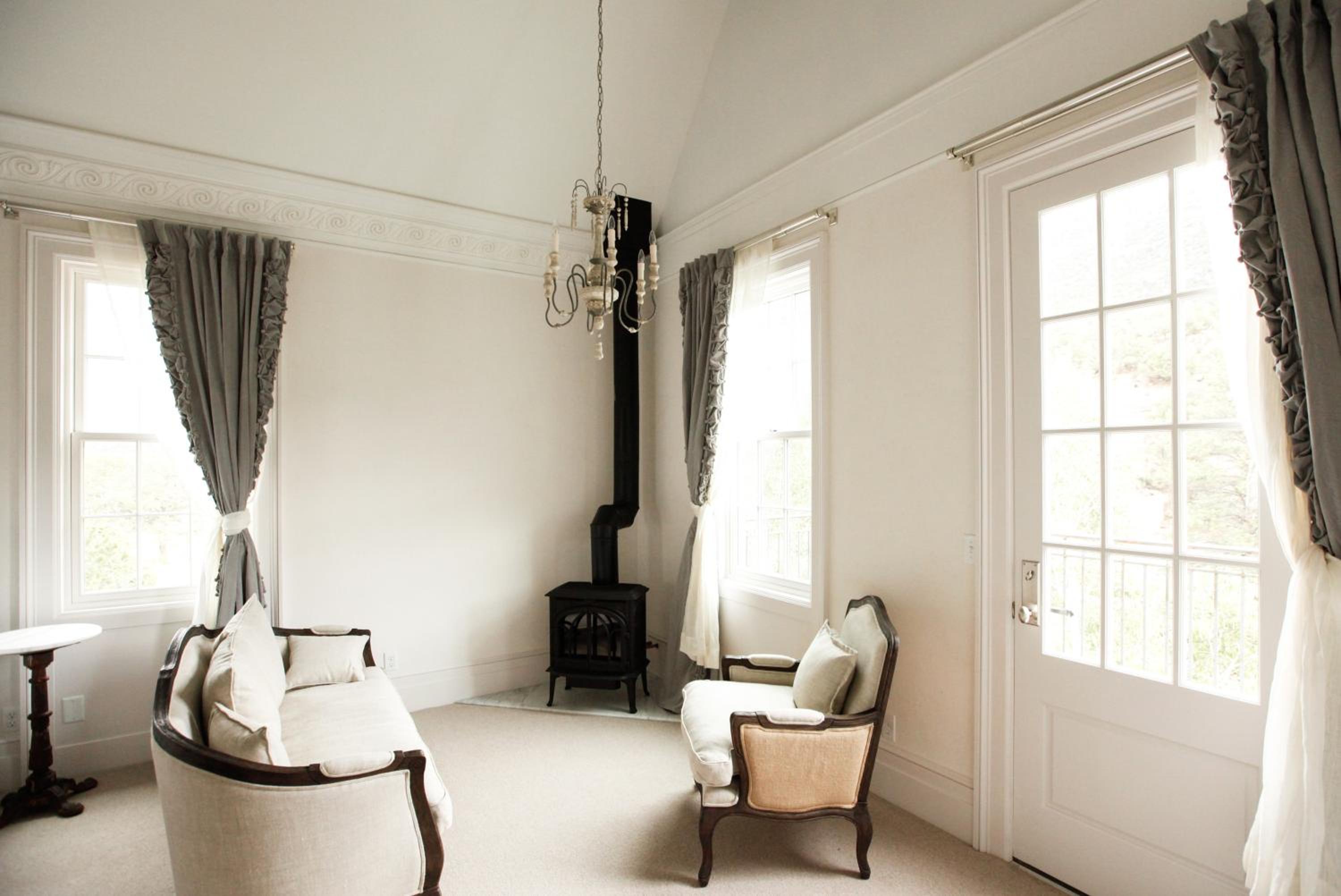 Superior King Suite with River View - Chateau