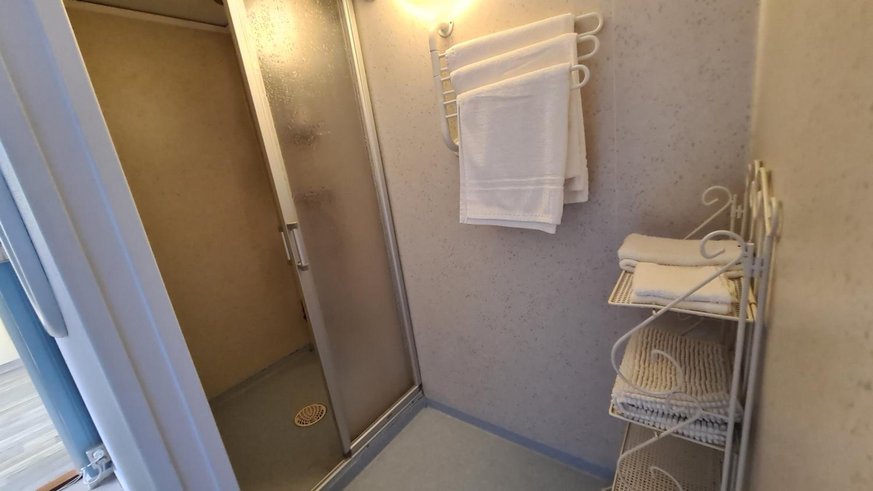 Triple Room - Photo 16