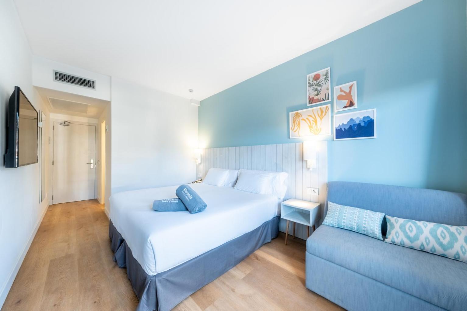 Superior Room with Sea View (2 Adults + 1 child) - Photo 5