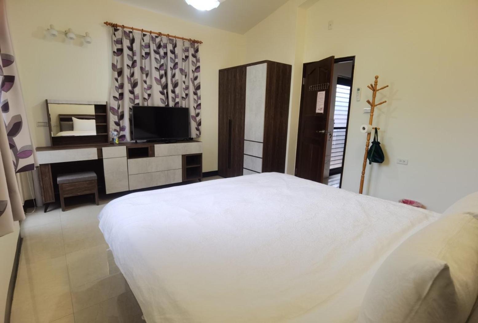 Queen Room photo 1