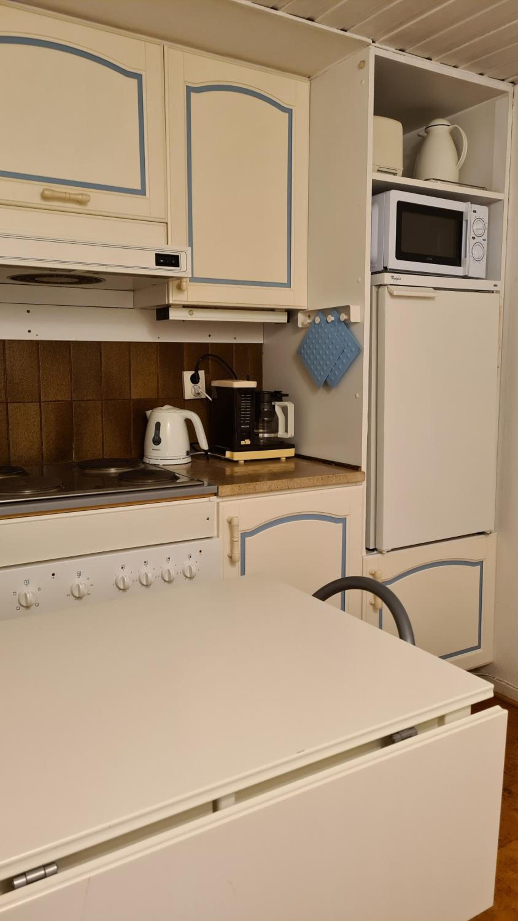 Studio with Kitchen - Photo 10
