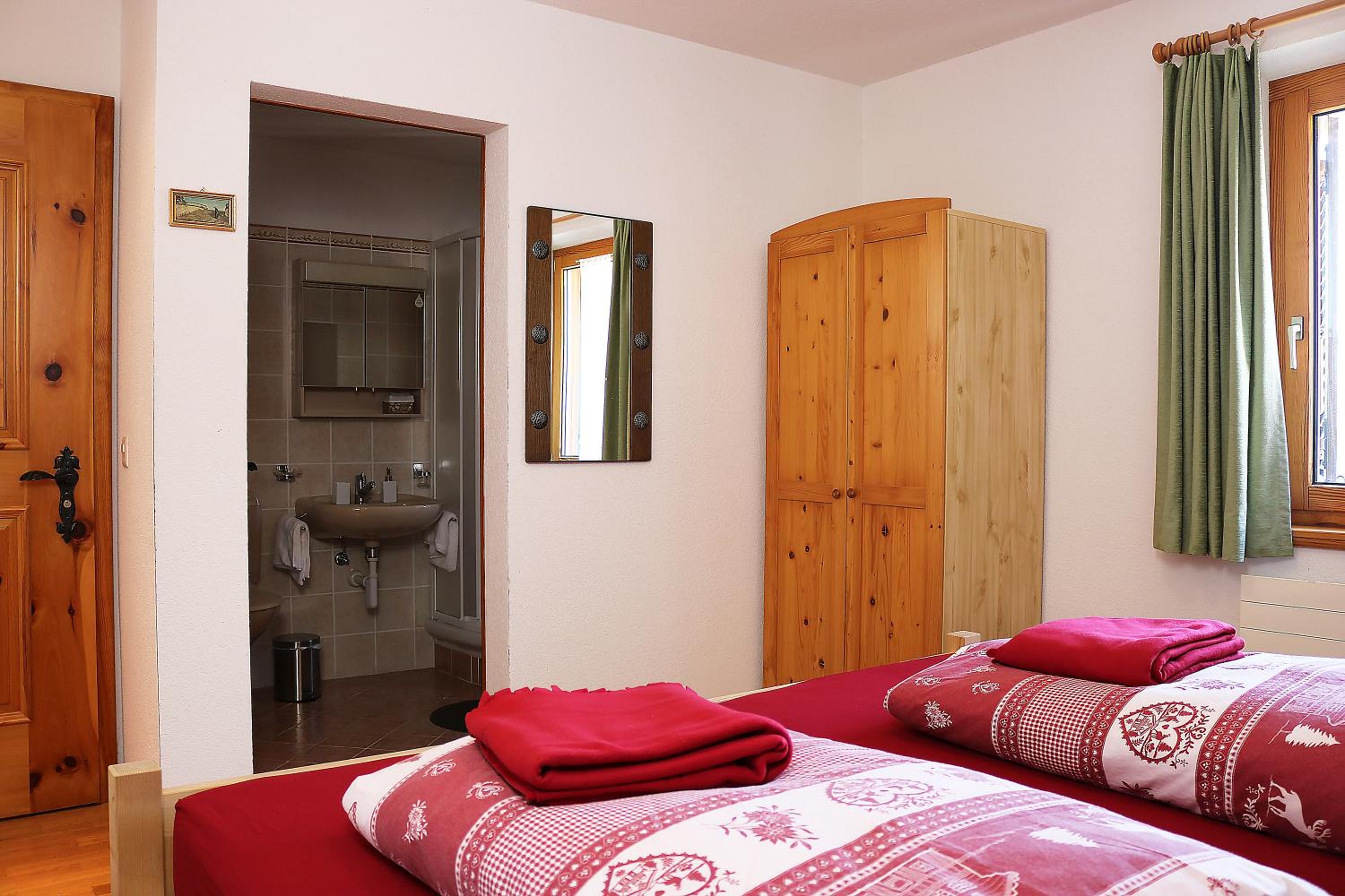 Twin Room with Private Bathroom - Photo 2