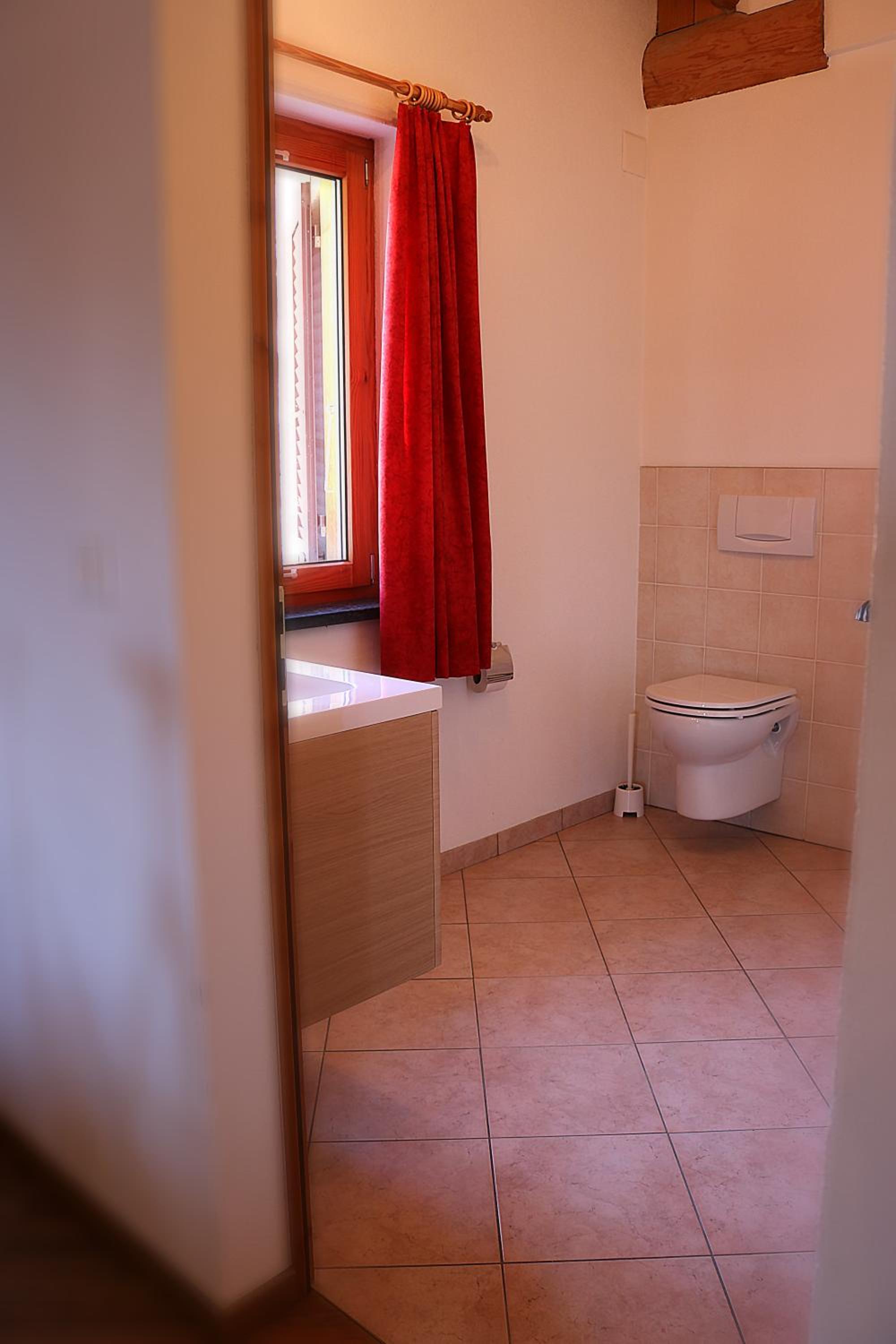 Quadruple Room with Private Bathroom - Photo 2