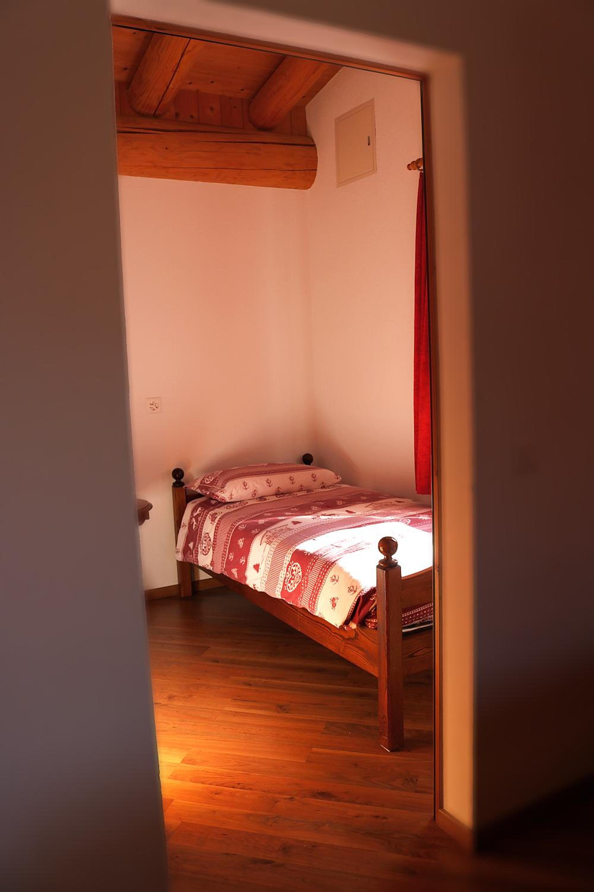 Family Room with Private Bathroom - Photo 7