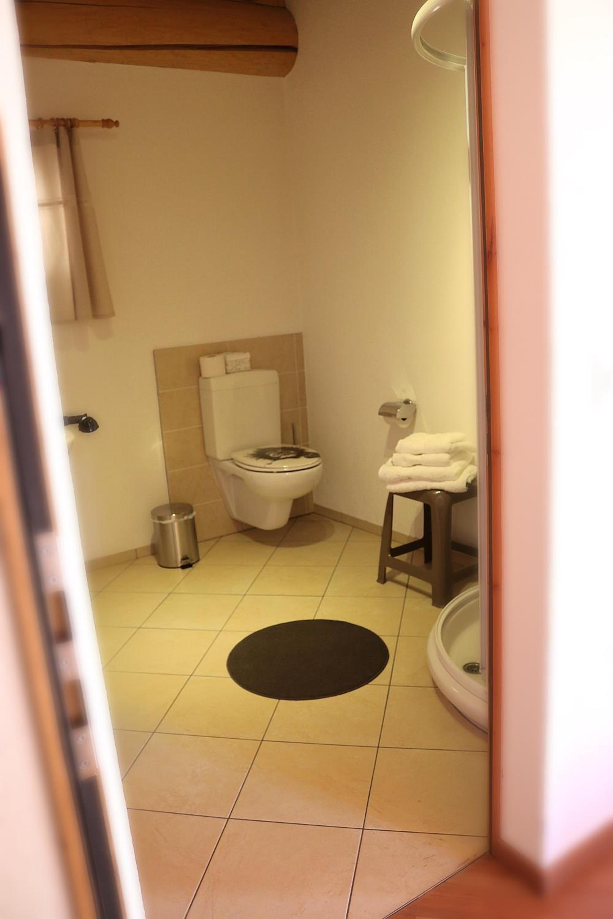 Family Room with Private Bathroom - Photo 2