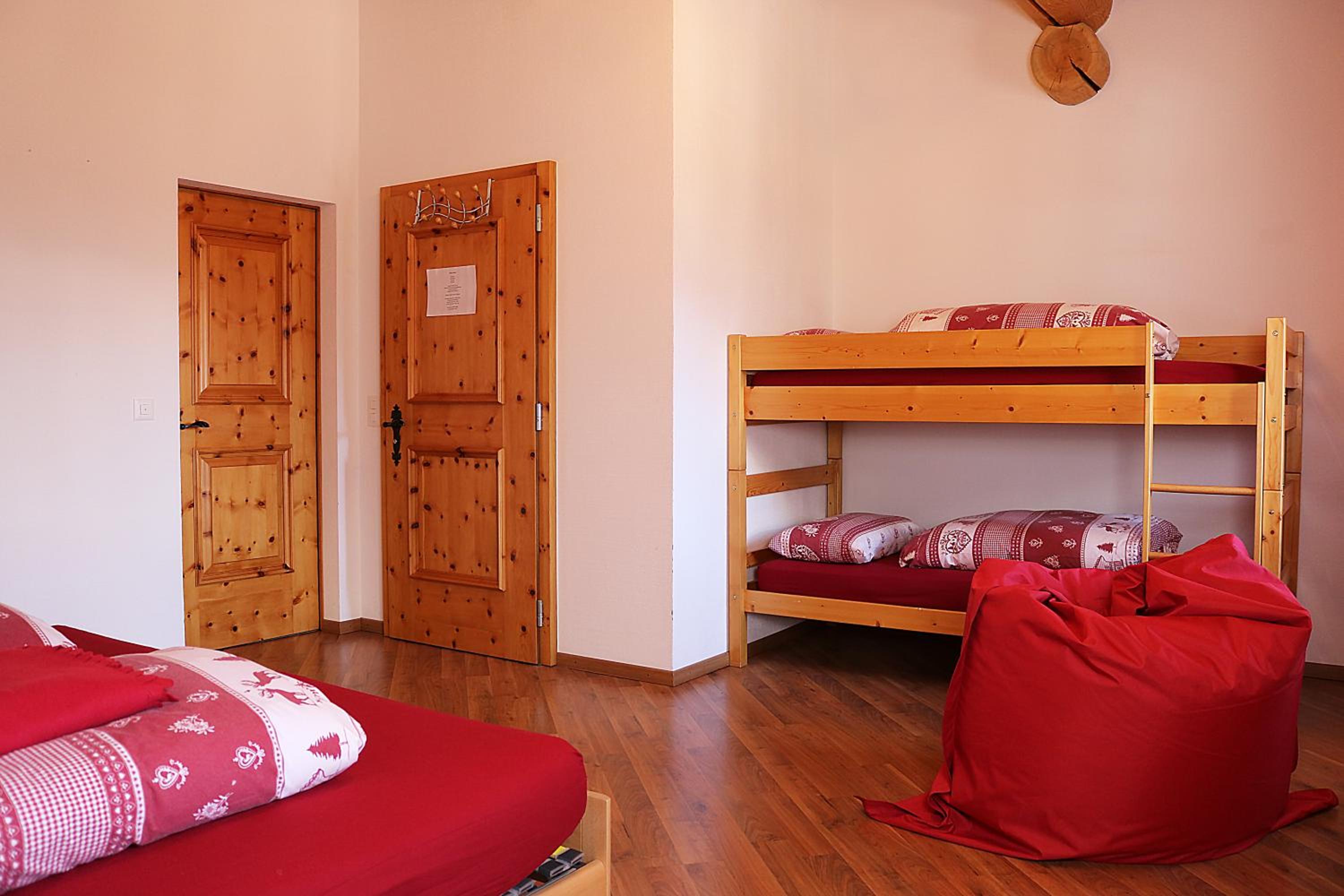 Quadruple Room with Private Bathroom - Photo 5