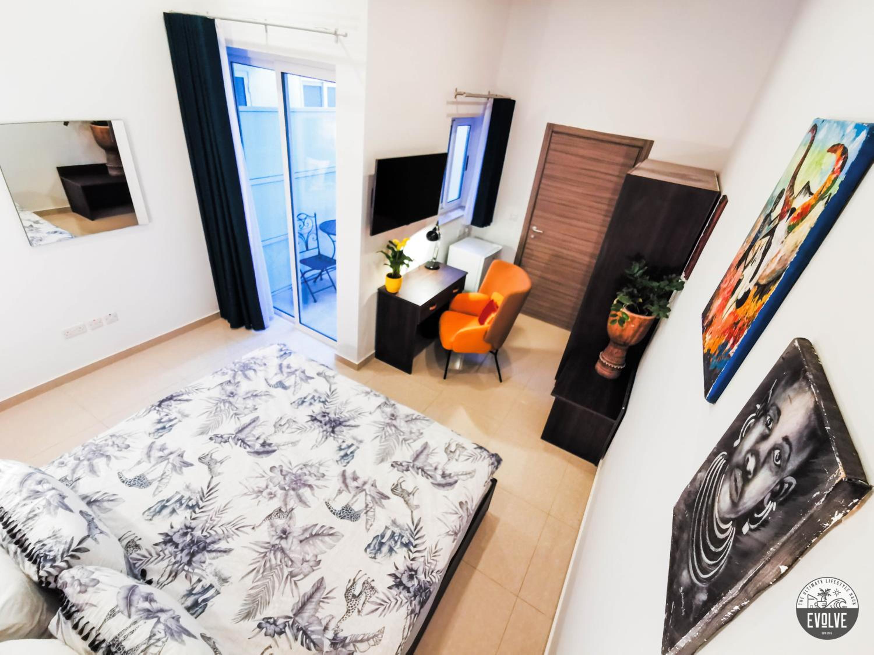 King Room with Balcony - Photo 2