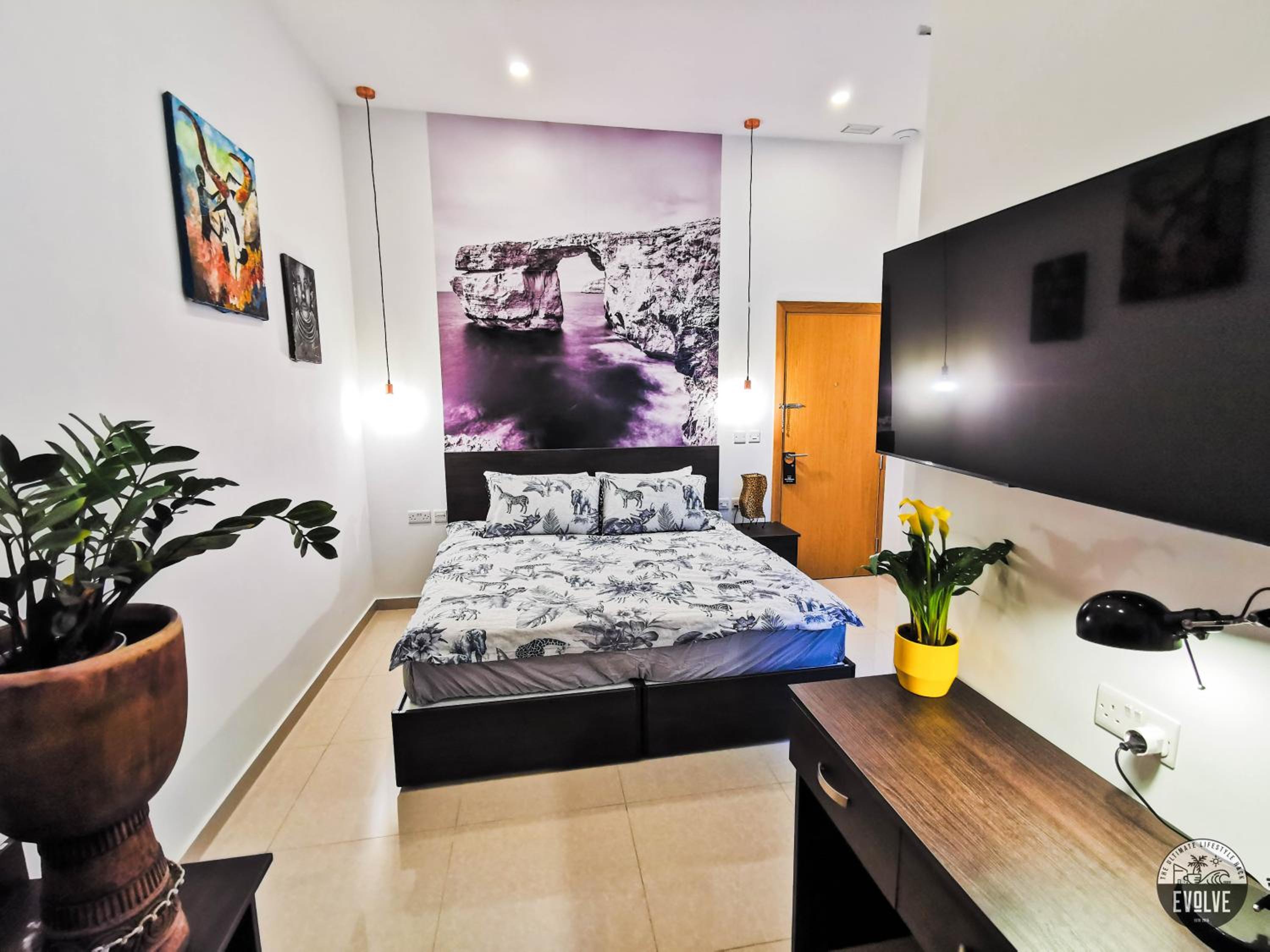 King Room with Balcony - Photo 3