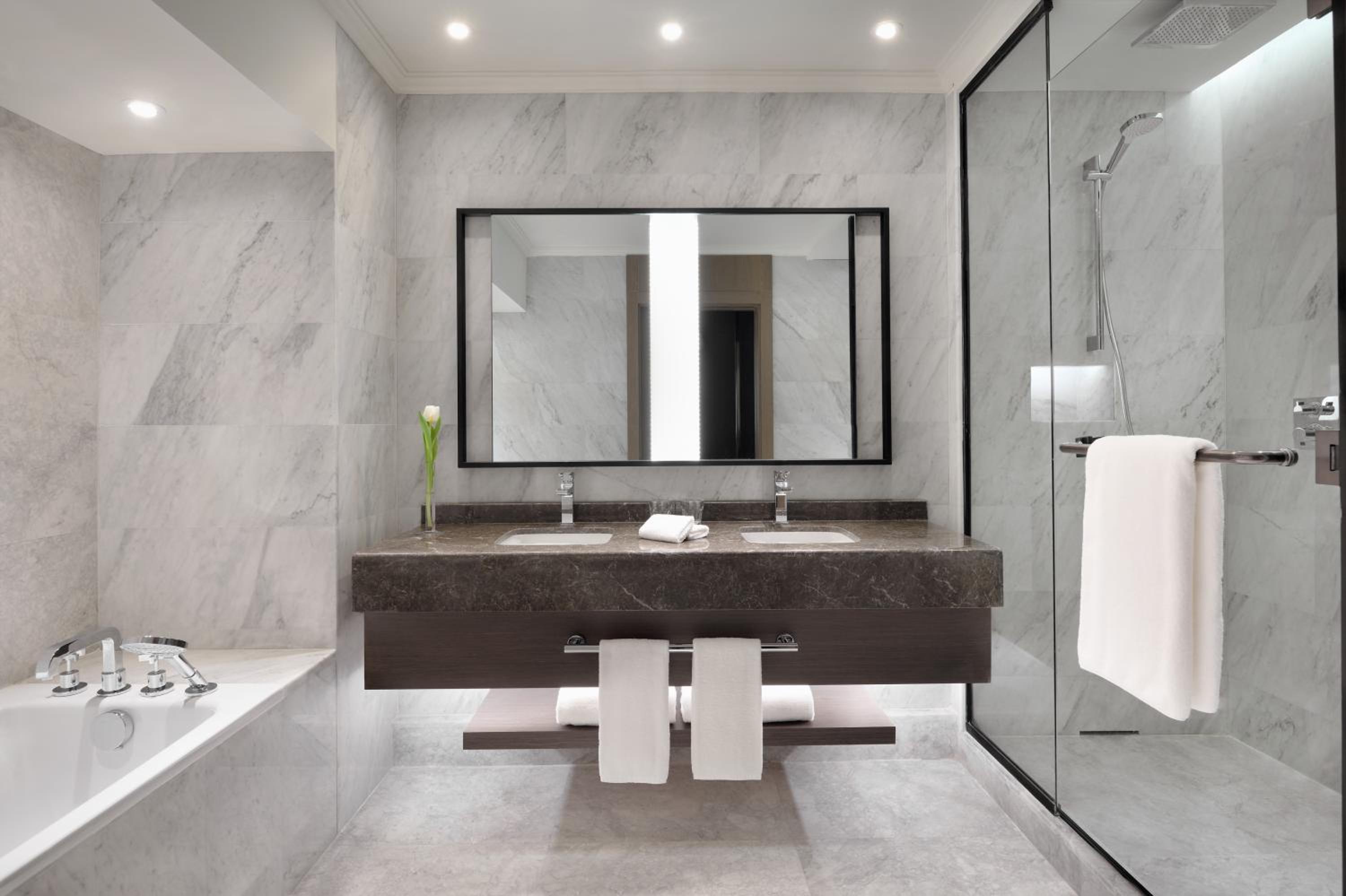 Executive Suite - Photo 9