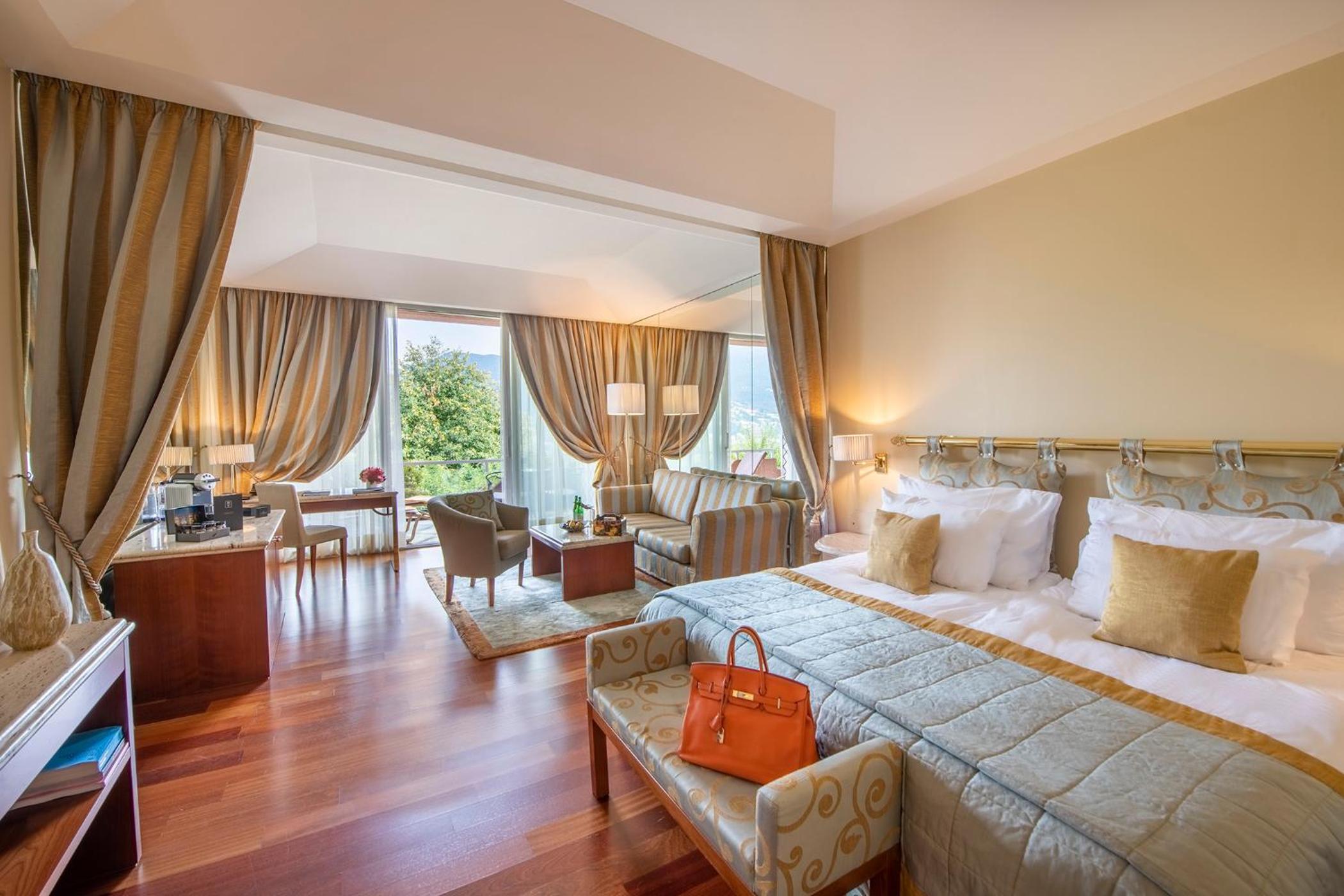 Deluxe One Bedroom Suite with Balcony - Photo 1