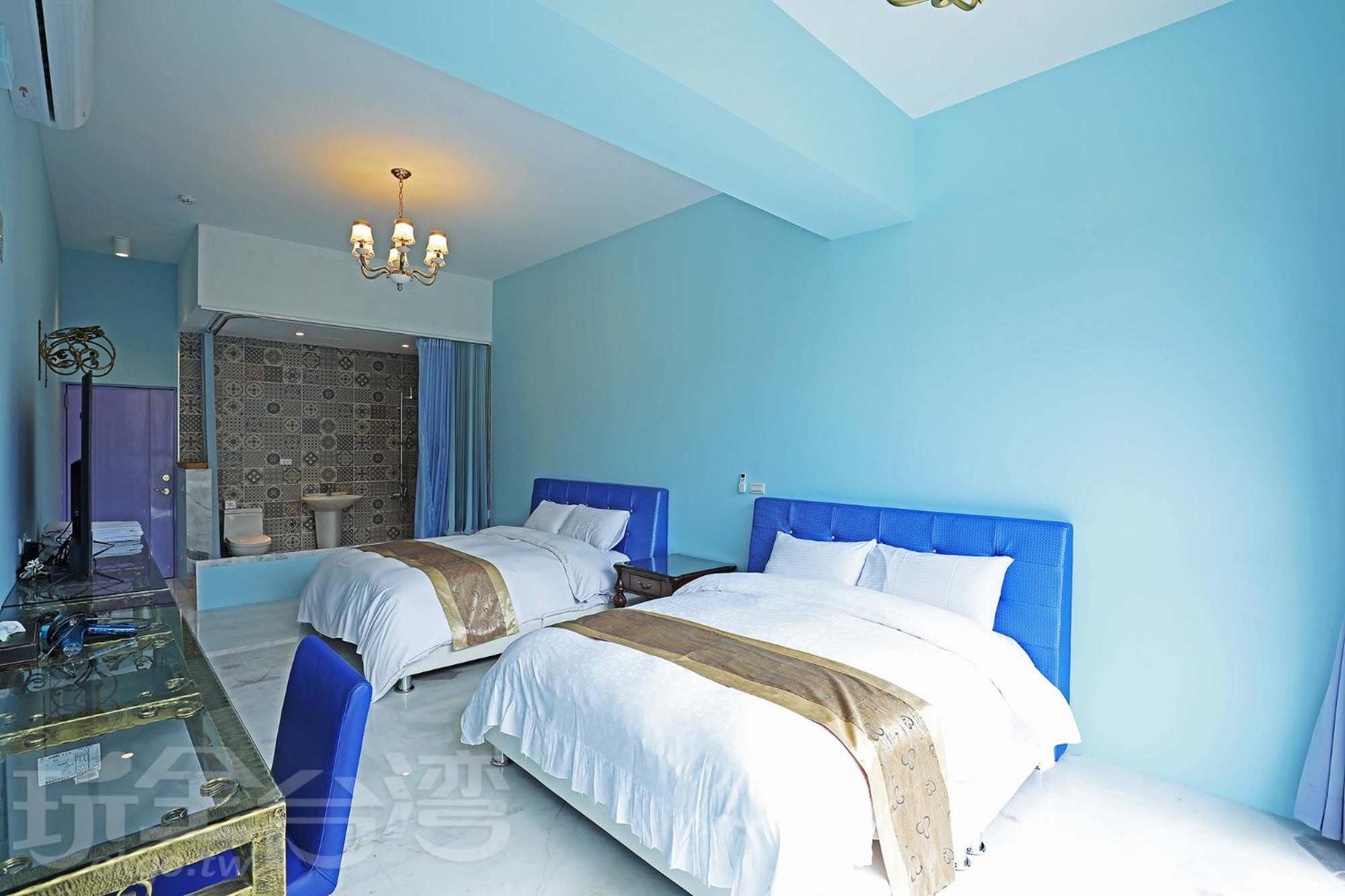 Quadruple Room with Mountain View photo 2