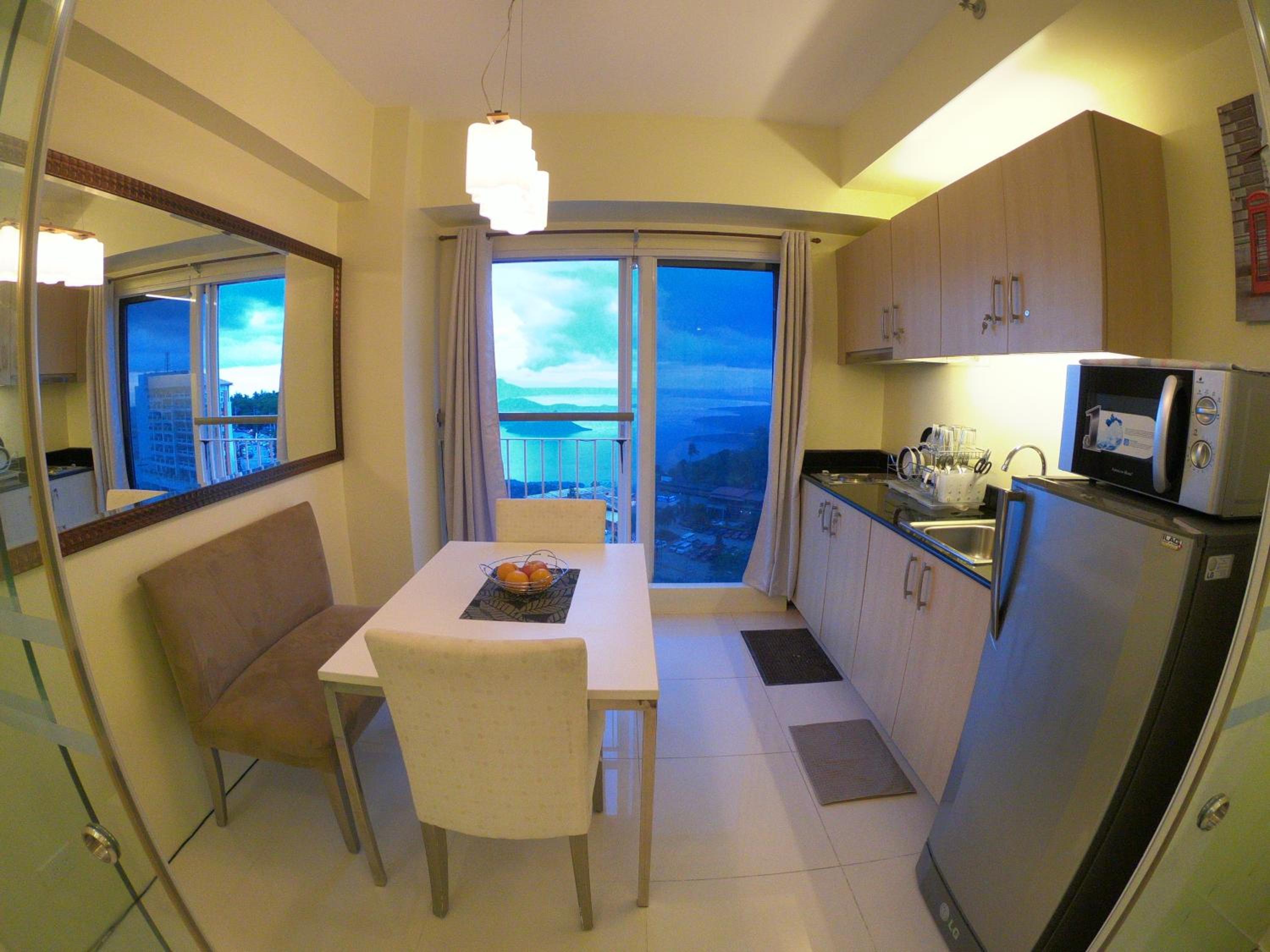 Studio with Lake View - Photo 18