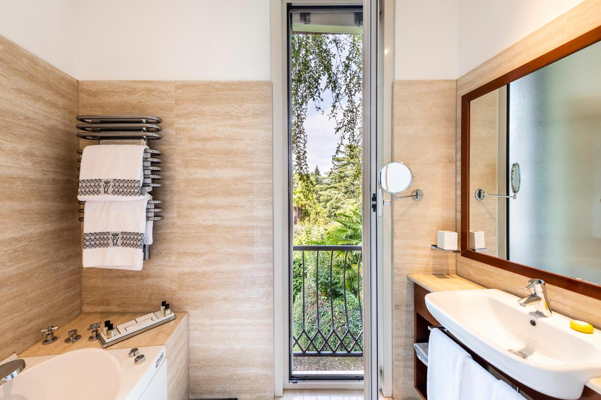 Princess Garden Suite with Private Spa Access - Photo 8