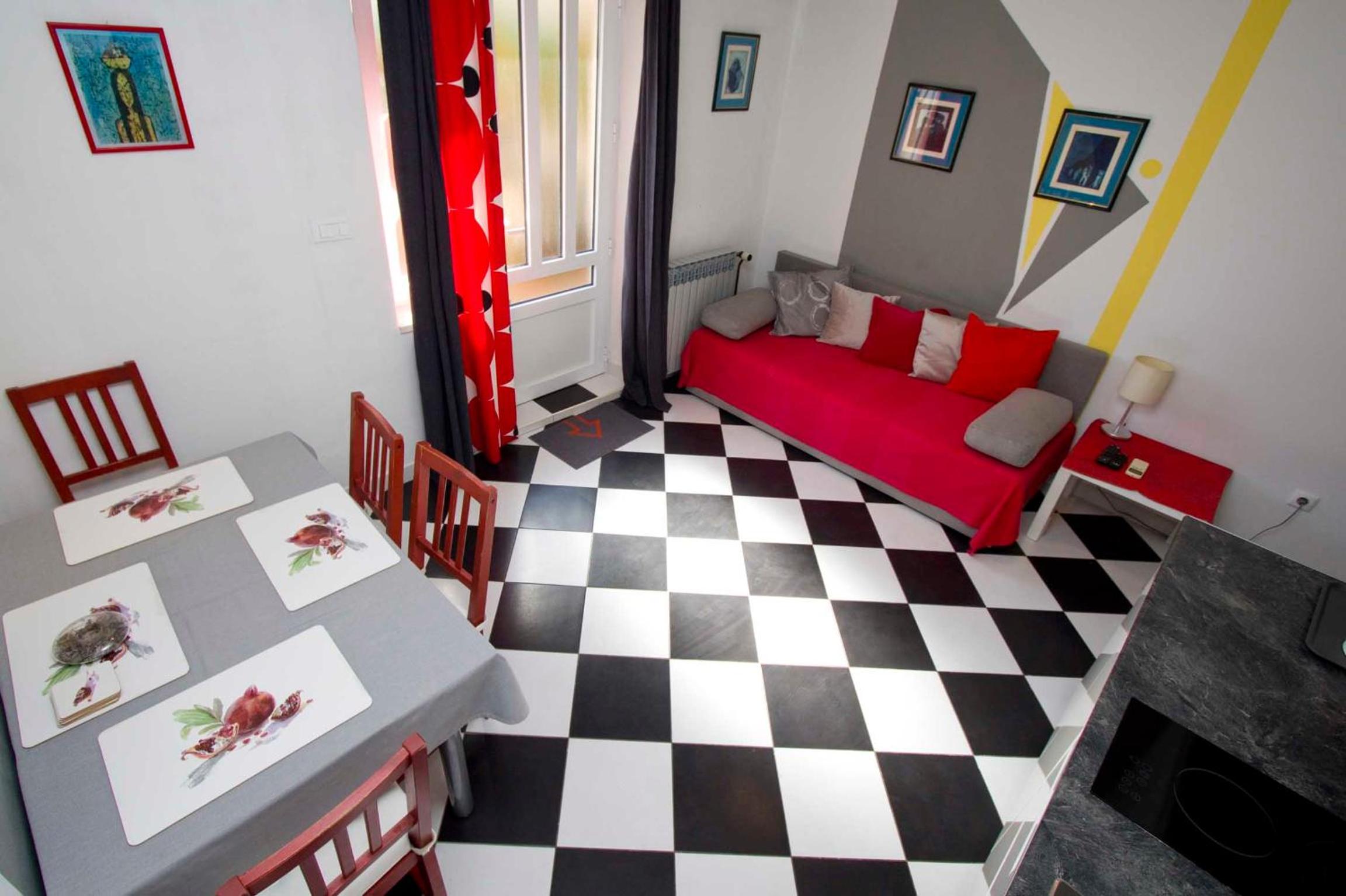 One-Bedroom Apartment